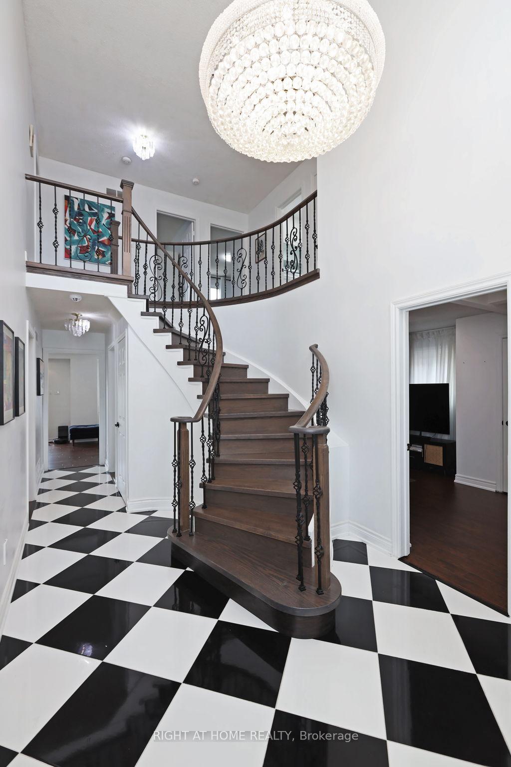 Photo 6 of 4 Deena Place, Markham, Middlefield — HOMEH