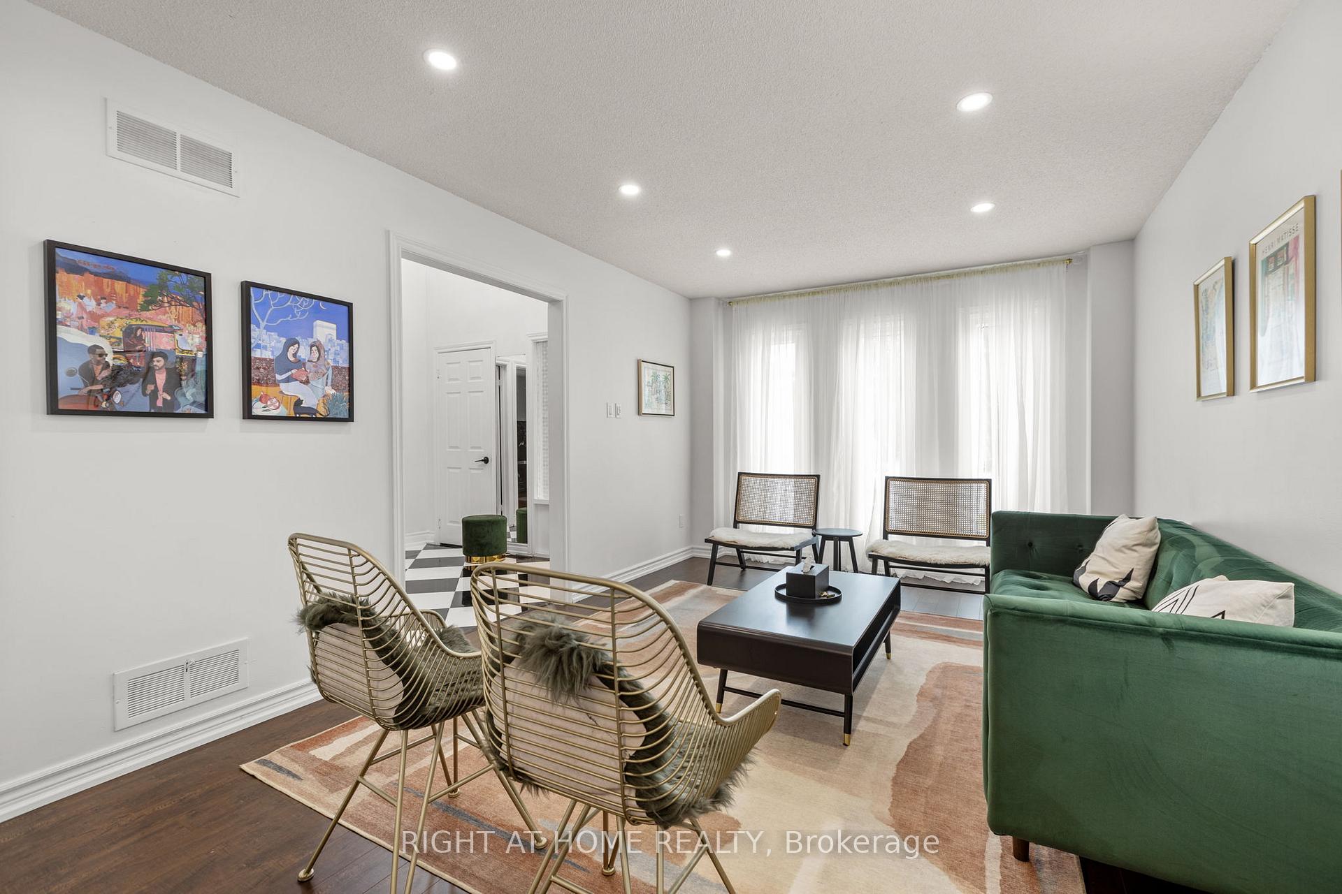 Photo 8 of 4 Deena Place, Markham, Middlefield — HOMEH
