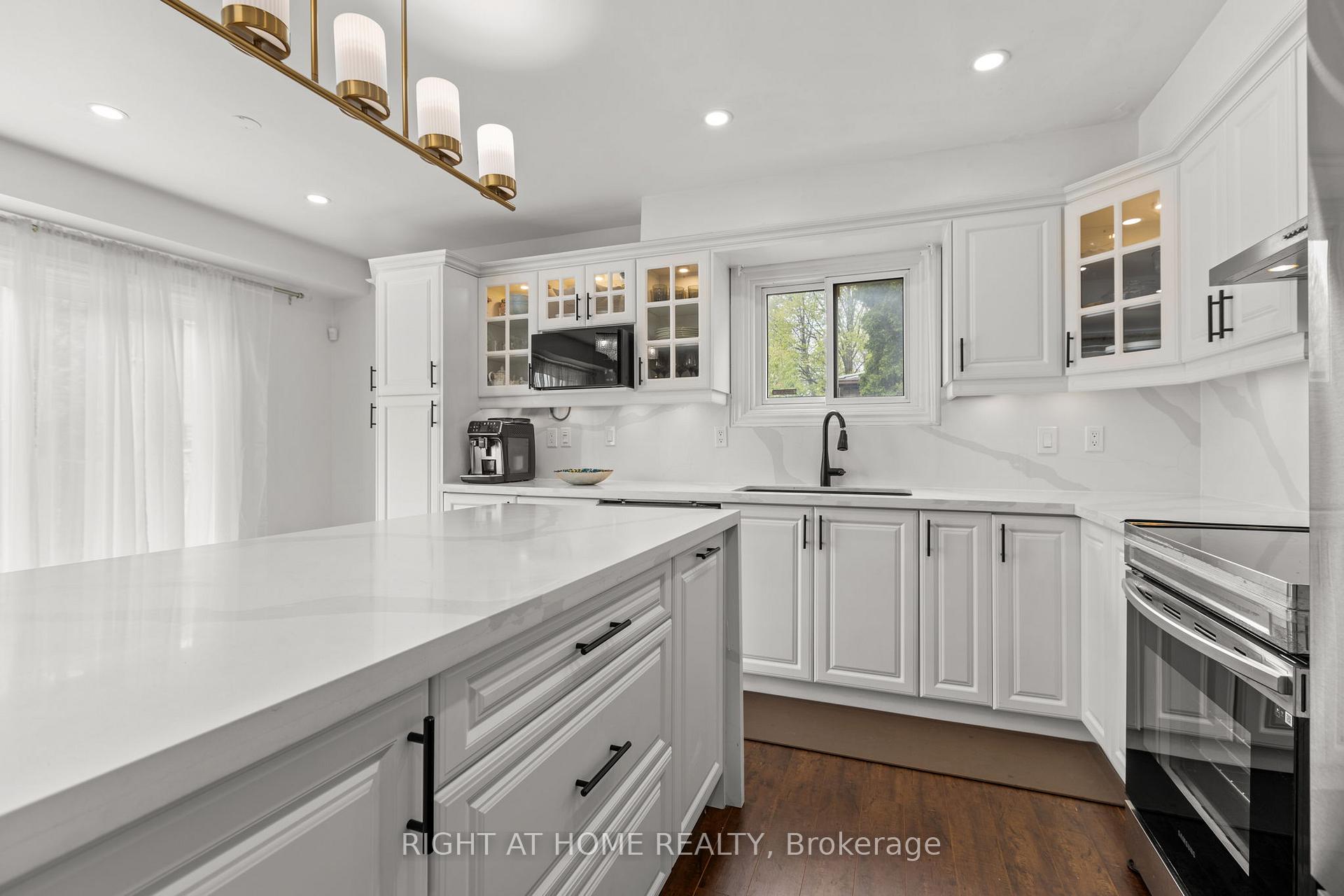 Photo 24 of 4 Deena Place, Markham, Middlefield — HOMEH
