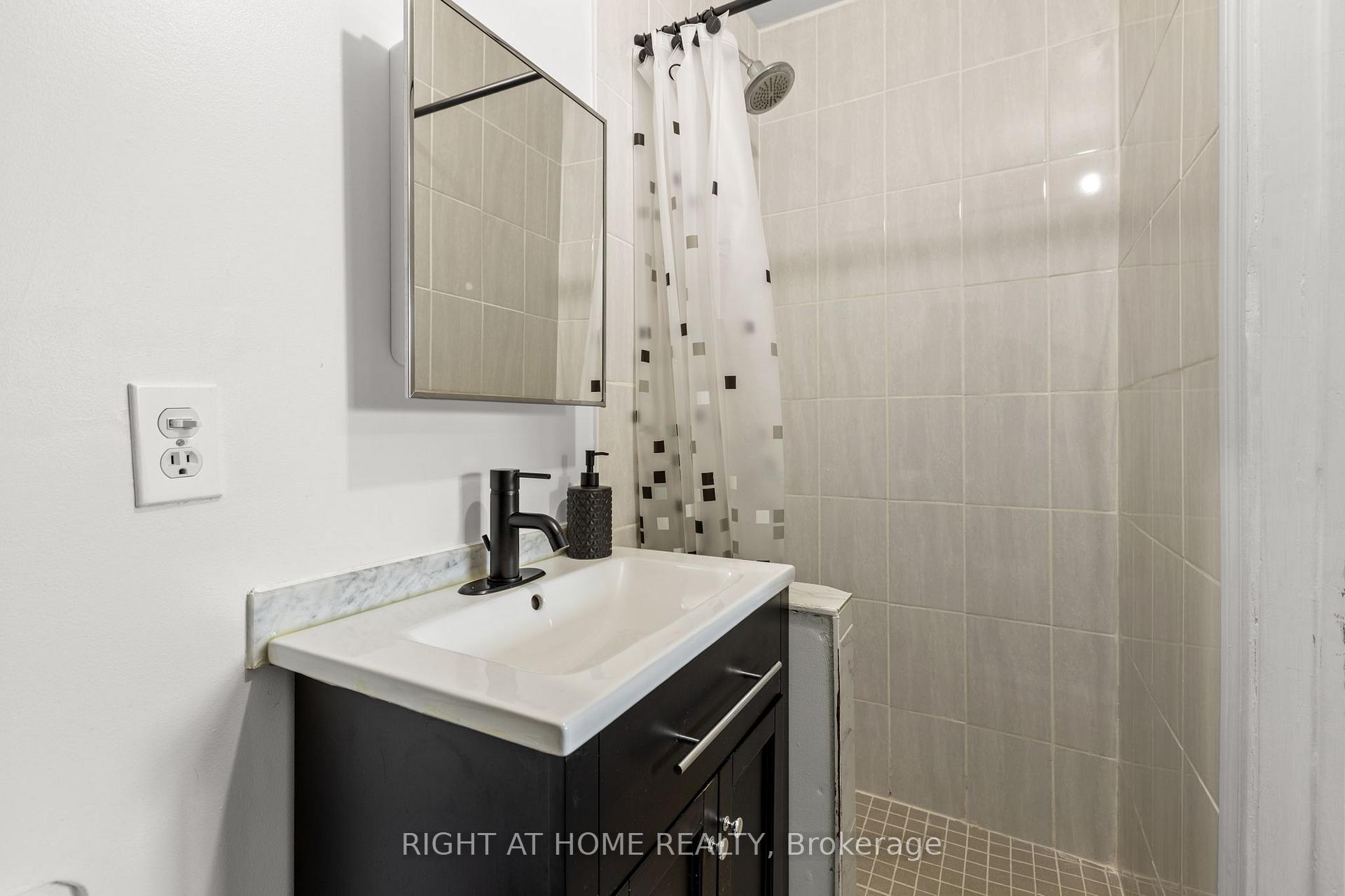 Photo 26 of 4 Deena Place, Markham, Middlefield — HOMEH