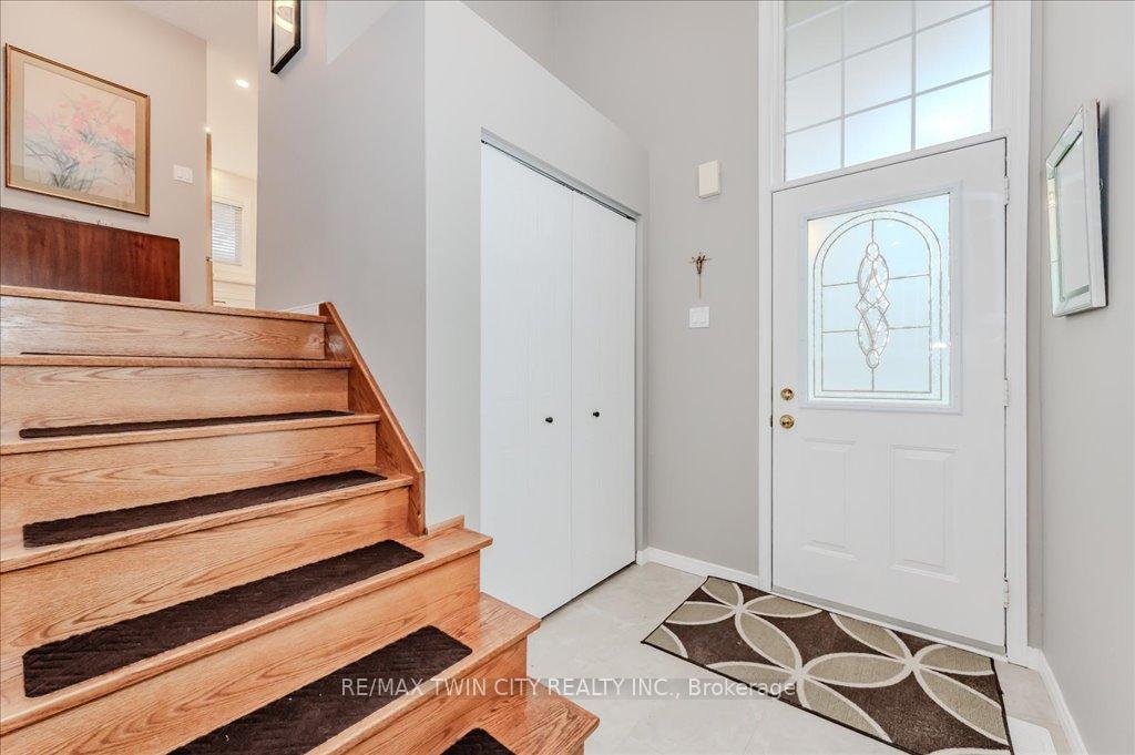 Photo 3 of 18 Wrenwood Place, Kitchener — HOMEH