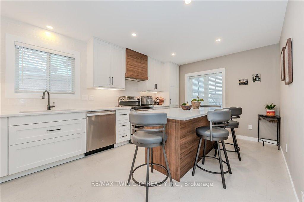 Photo 6 of 18 Wrenwood Place, Kitchener — HOMEH