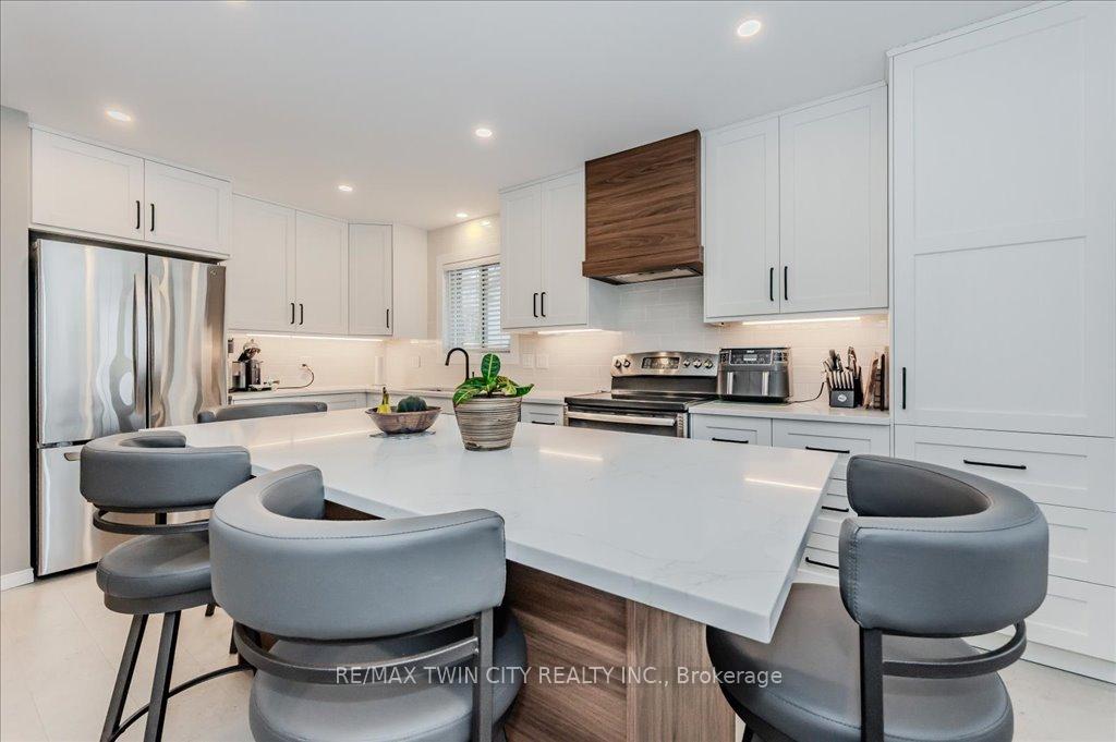 Photo 7 of 18 Wrenwood Place, Kitchener — HOMEH