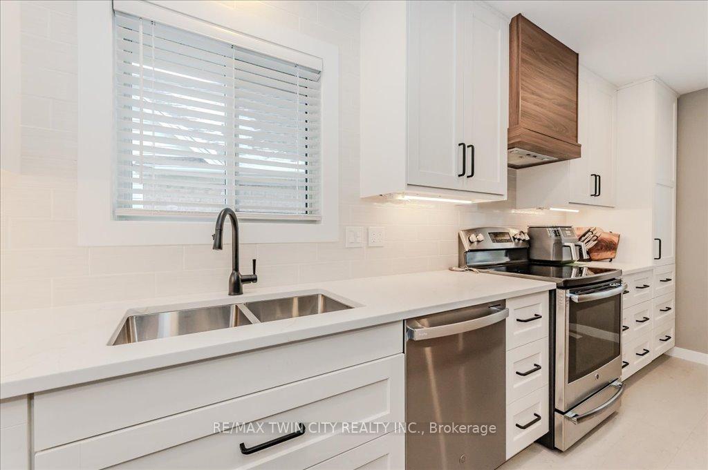 Photo 9 of 18 Wrenwood Place, Kitchener — HOMEH