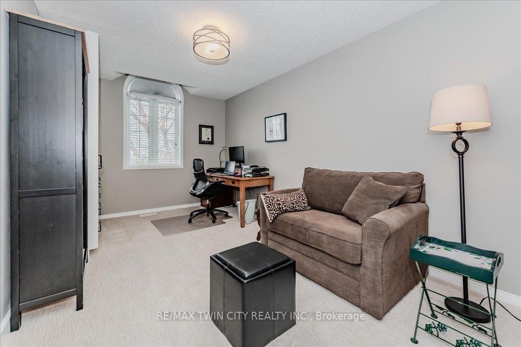 Photo 11 of 18 Wrenwood Place, Kitchener — HOMEH