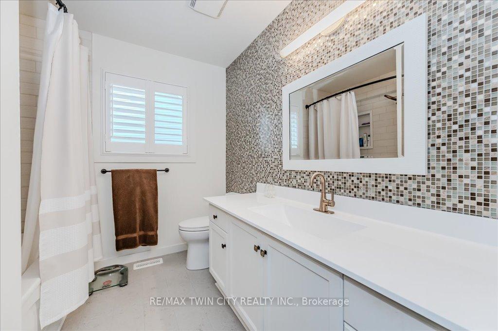 Photo 13 of 18 Wrenwood Place, Kitchener — HOMEH