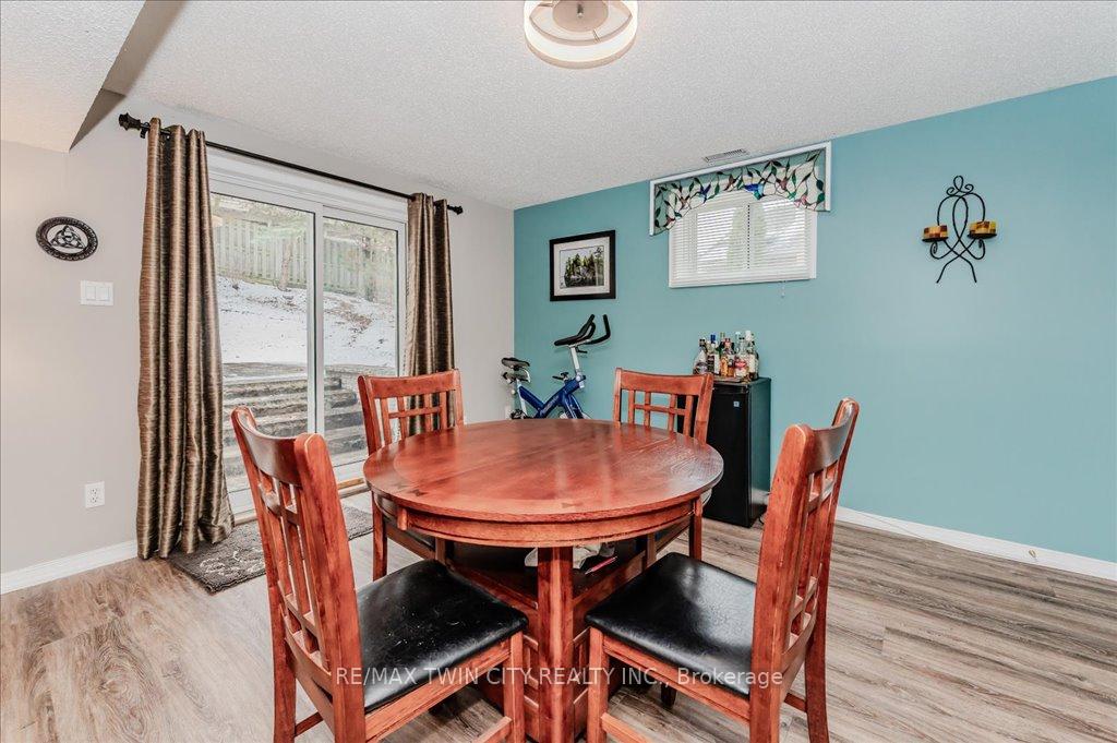 Photo 20 of 18 Wrenwood Place, Kitchener — HOMEH