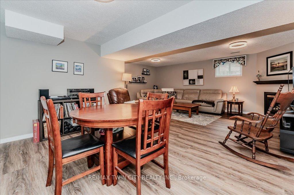 Photo 21 of 18 Wrenwood Place, Kitchener — HOMEH
