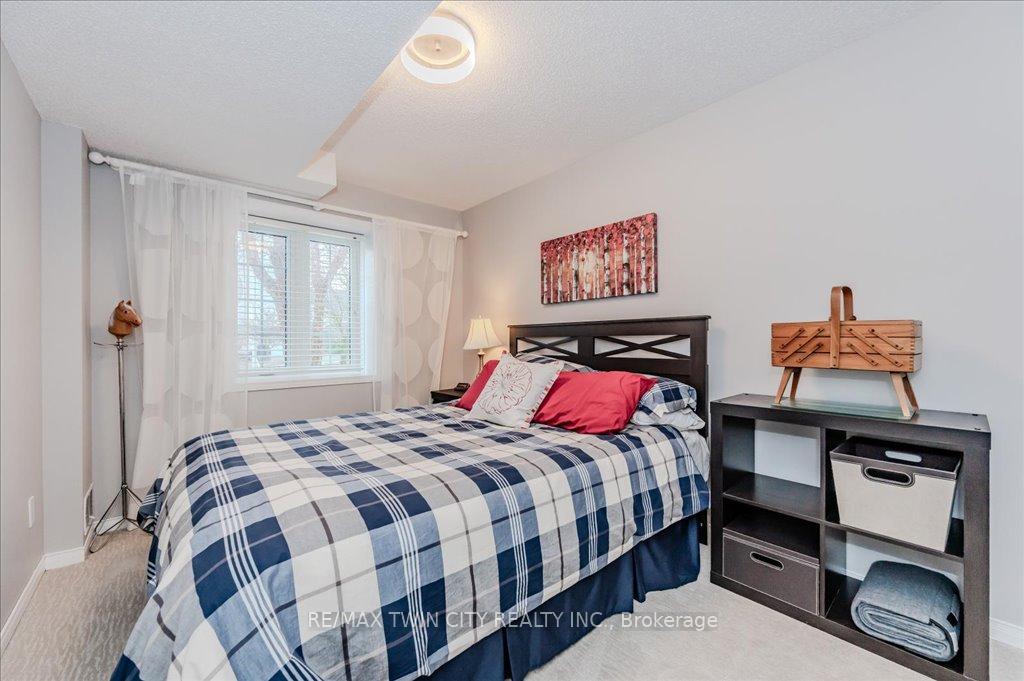 Photo 22 of 18 Wrenwood Place, Kitchener — HOMEH