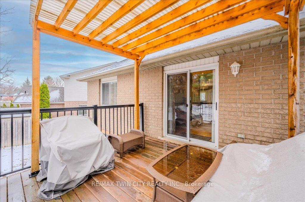 Photo 24 of 18 Wrenwood Place, Kitchener — HOMEH