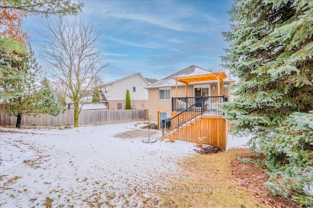 Photo 28 of 18 Wrenwood Place, Kitchener — HOMEH