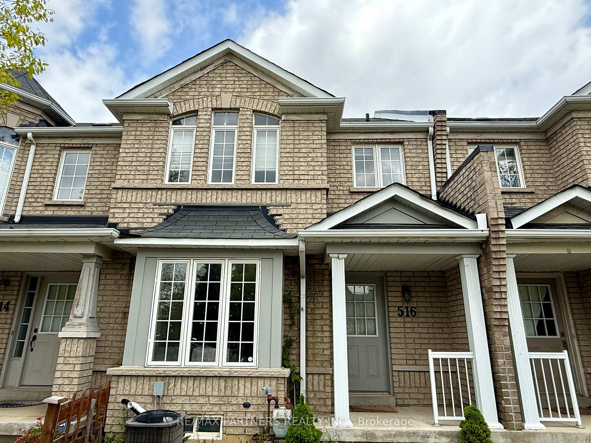Front of 516 Bur Oak Avenue