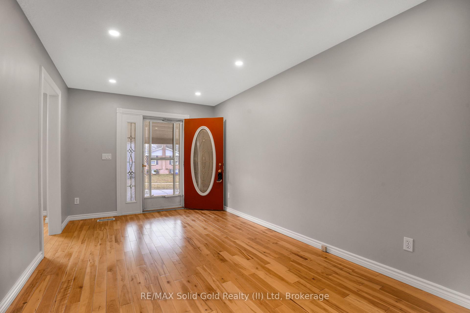 Photo 3 of 197 Folkstone Place, Kitchener — HOMEH
