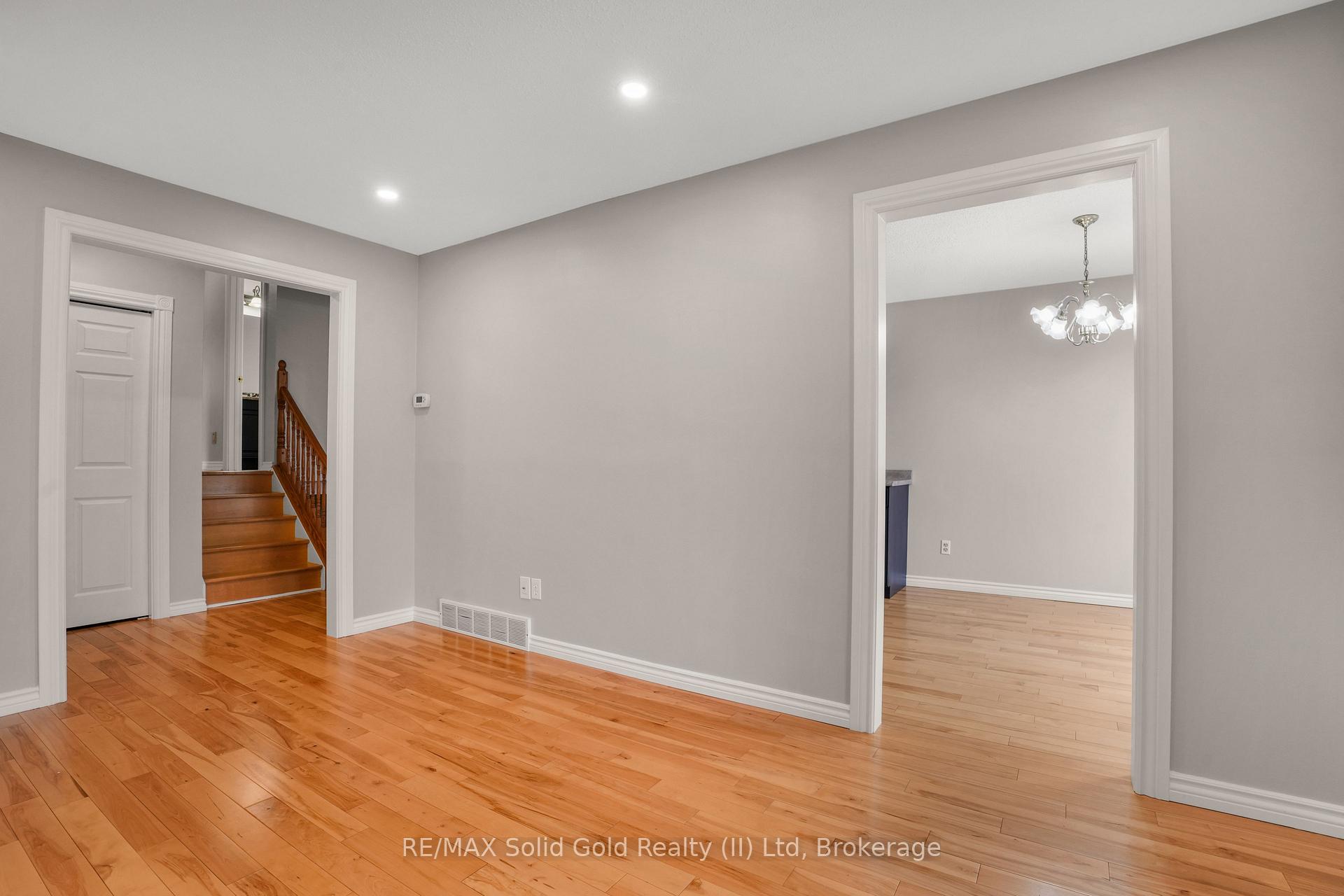 Photo 4 of 197 Folkstone Place, Kitchener — HOMEH