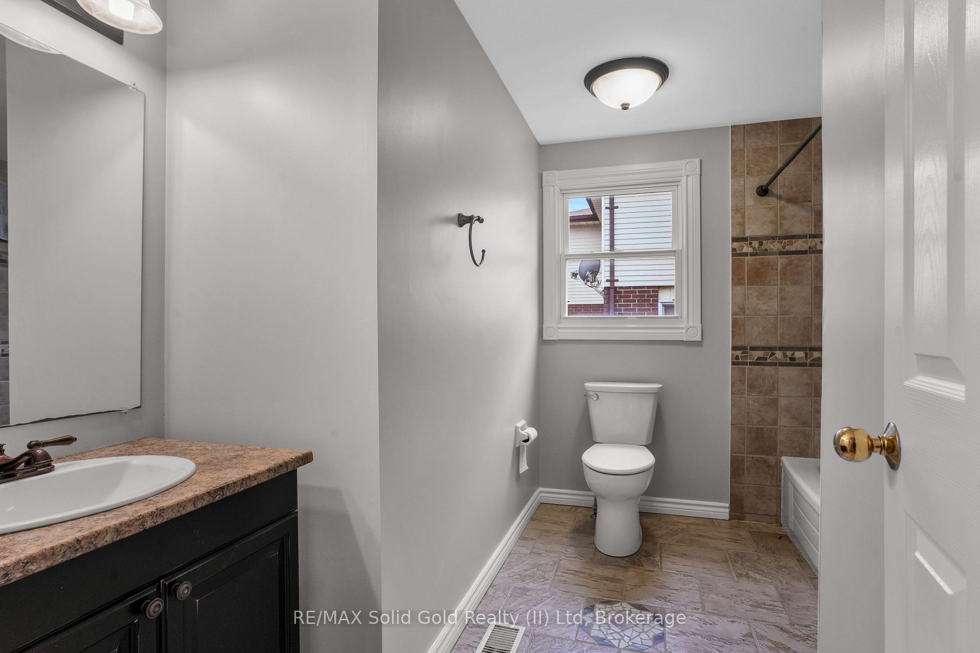 Photo 13 of 197 Folkstone Place, Kitchener — HOMEH