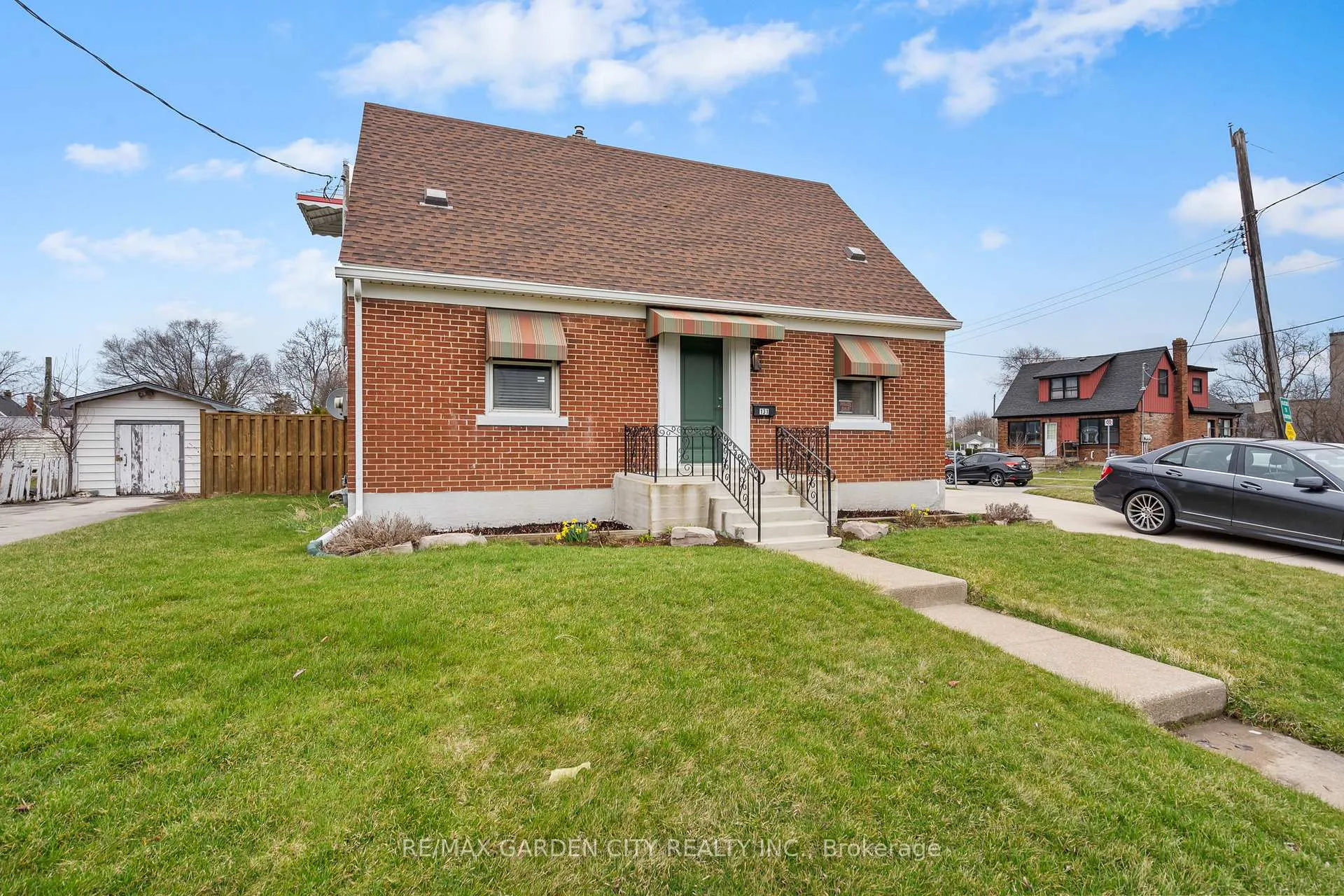 Photo 5 of 131 Westchester Crescent, St. Catharines, E. Chester — HOMEH
