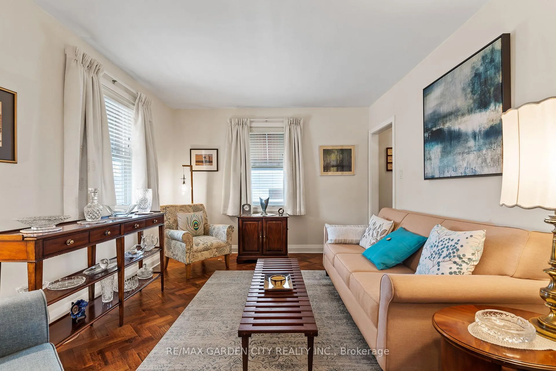 Photo 7 of 131 Westchester Crescent, St. Catharines, E. Chester — HOMEH