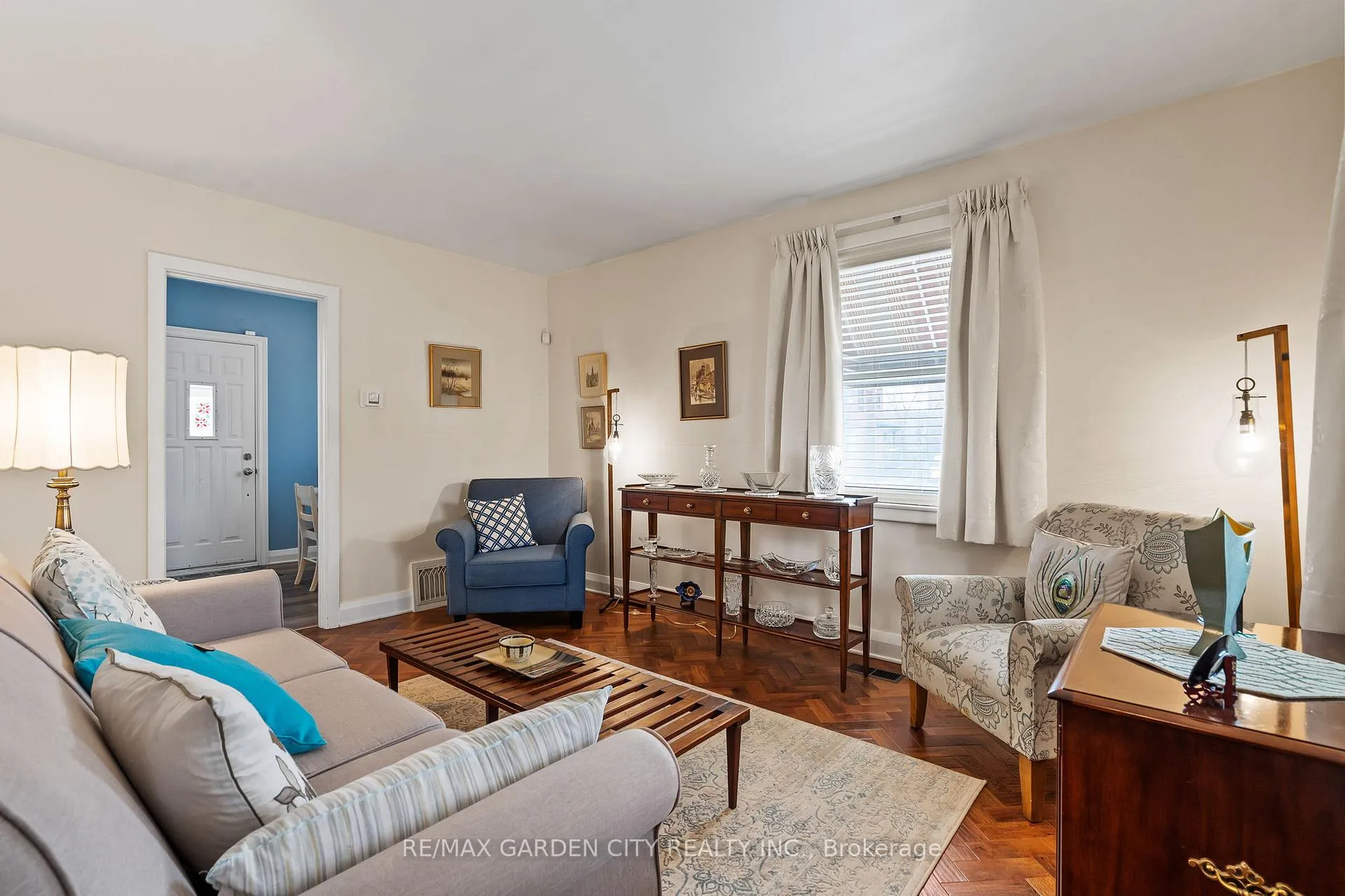 Photo 8 of 131 Westchester Crescent, St. Catharines, E. Chester — HOMEH