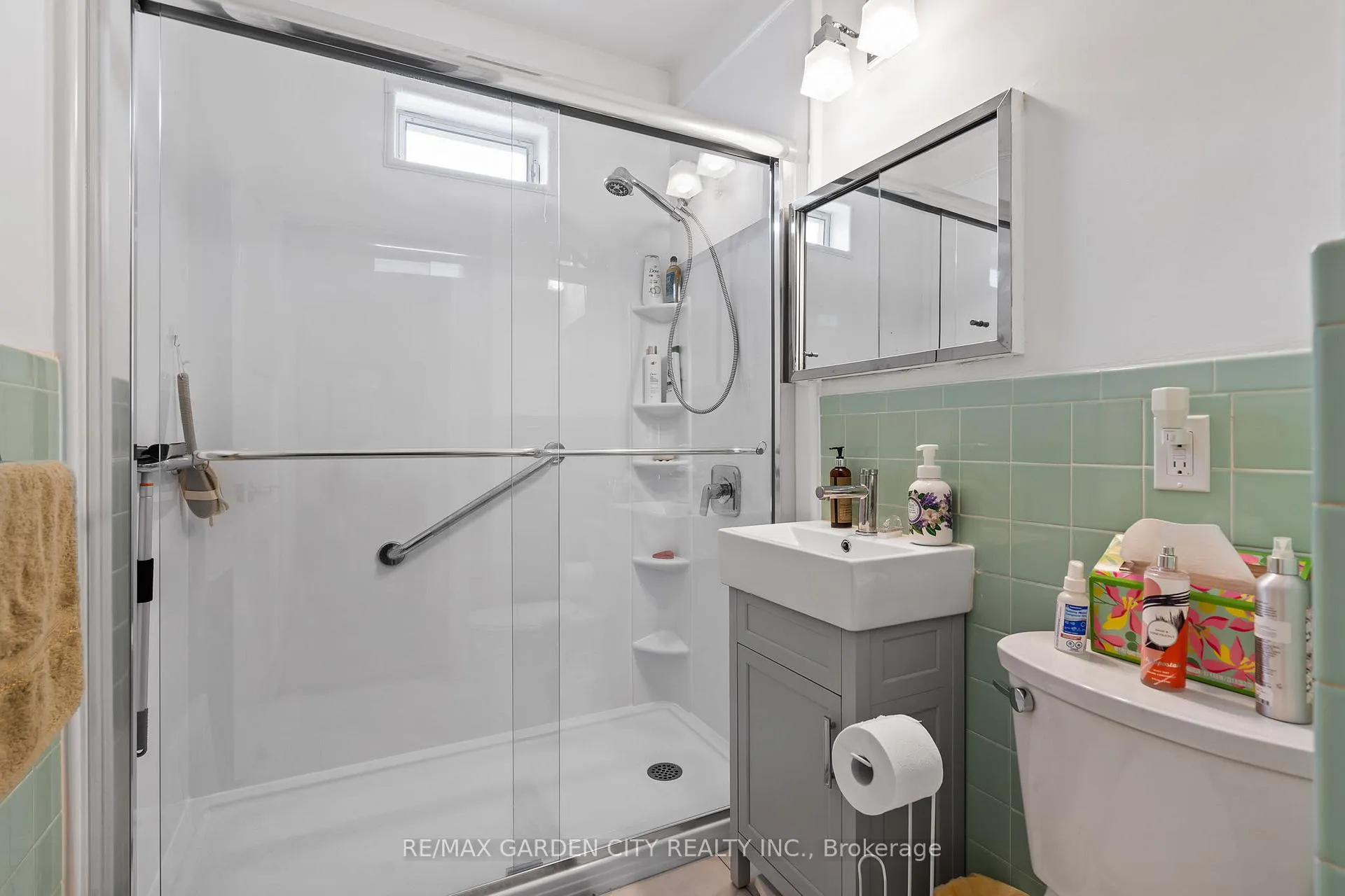 Photo 16 of 131 Westchester Crescent, St. Catharines, E. Chester — HOMEH