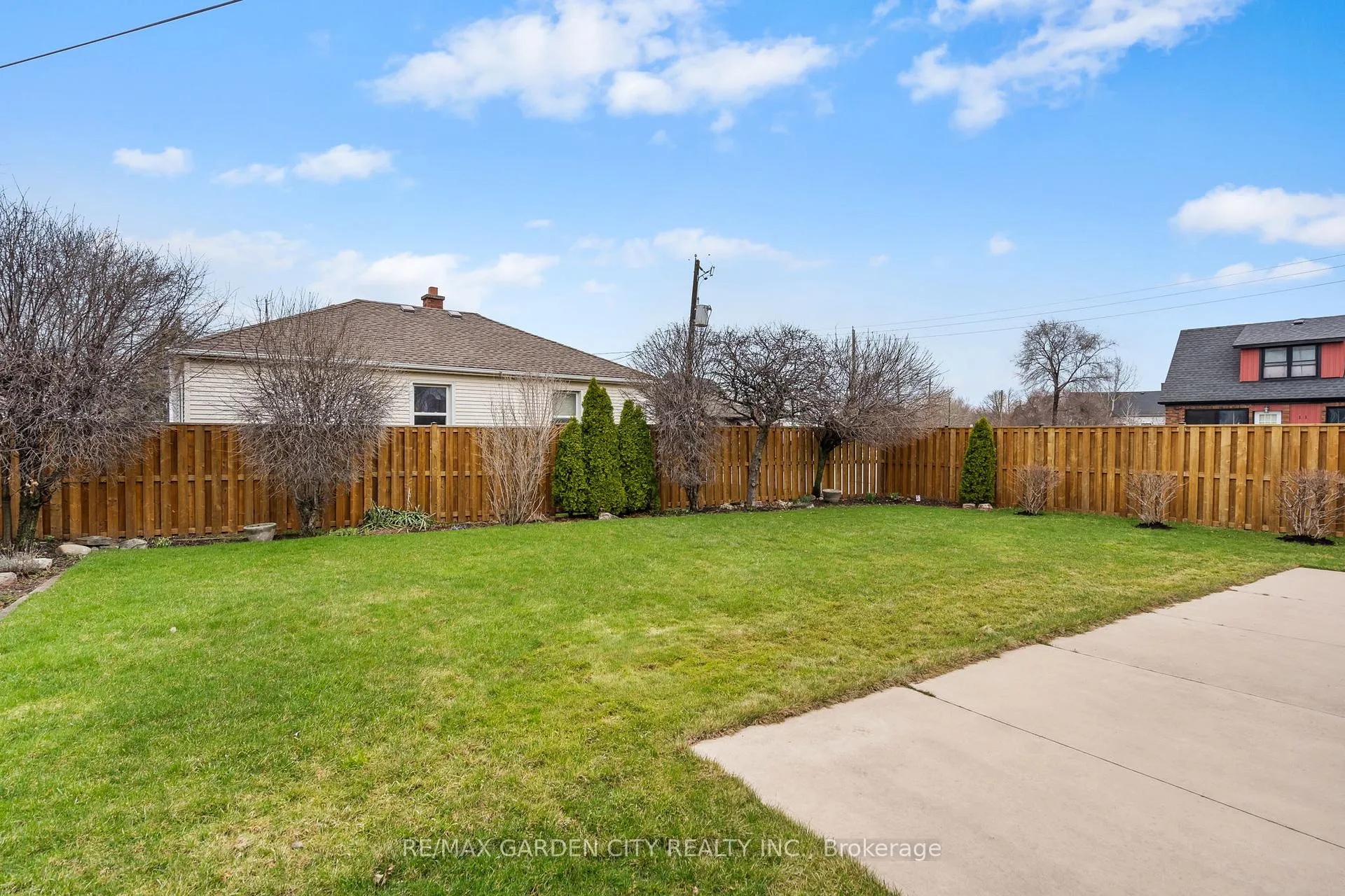 Photo 23 of 131 Westchester Crescent, St. Catharines, E. Chester — HOMEH