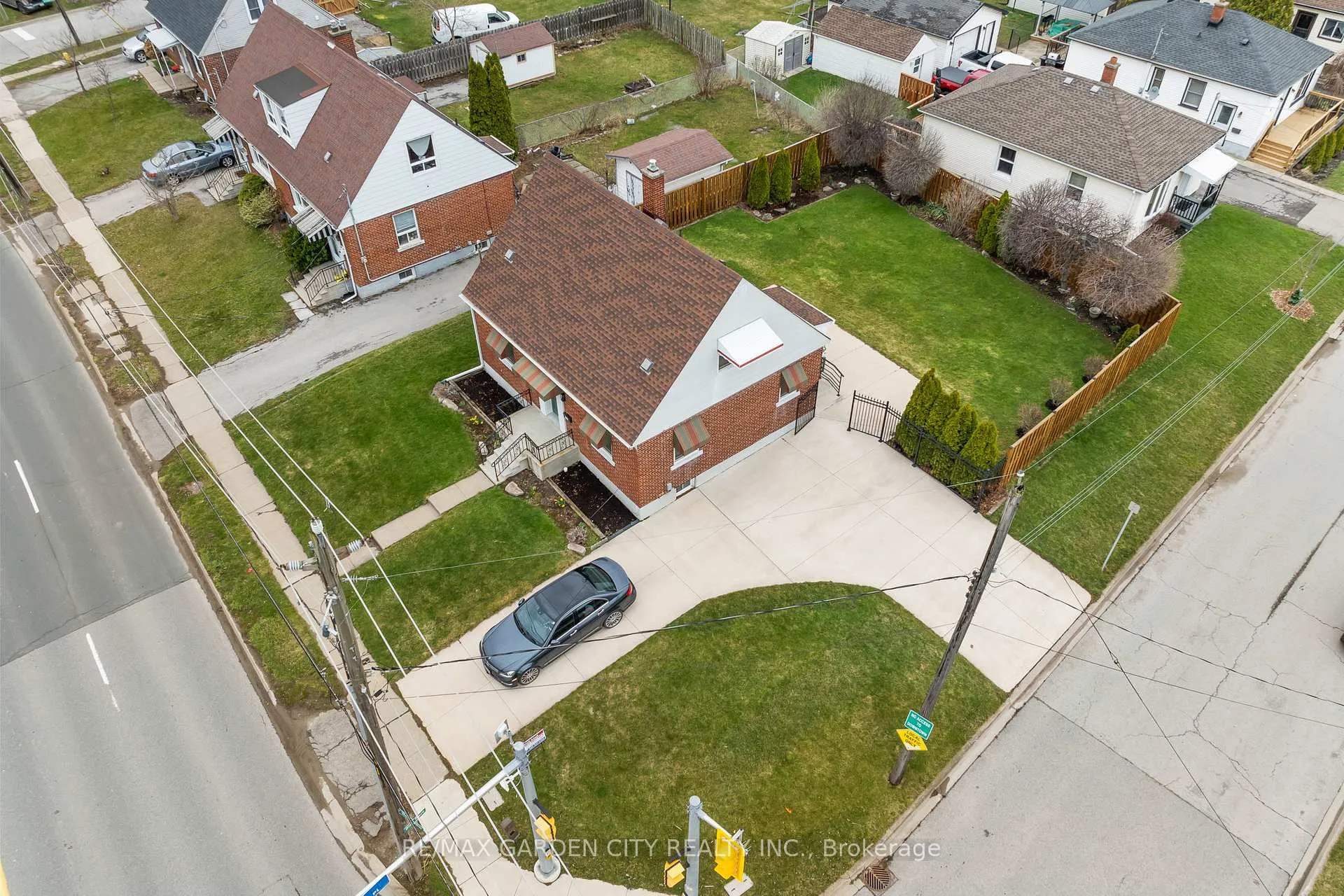 Photo 25 of 131 Westchester Crescent, St. Catharines, E. Chester — HOMEH