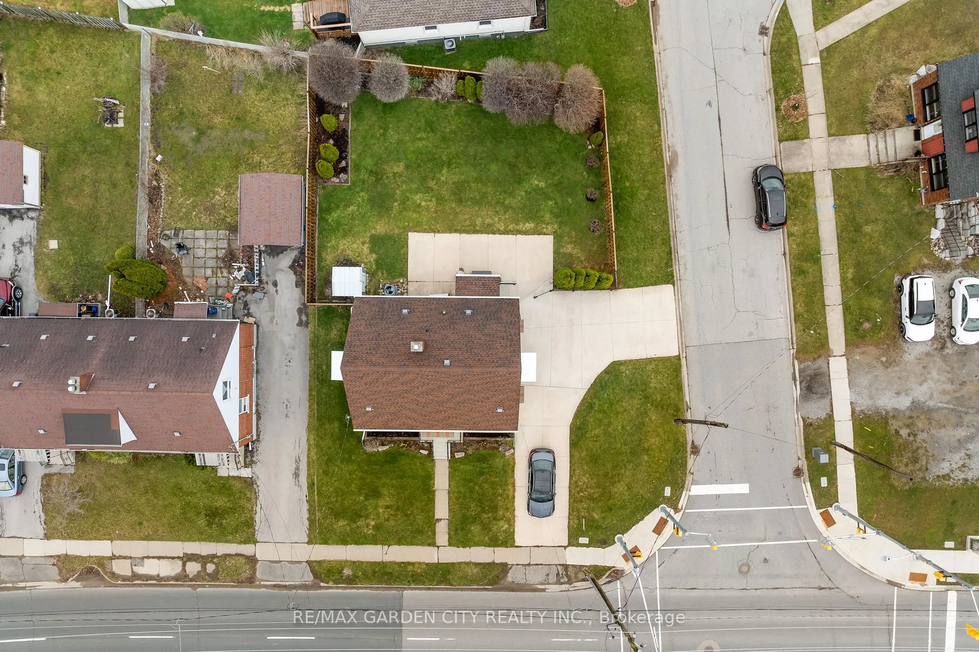 Photo 27 of 131 Westchester Crescent, St. Catharines, E. Chester — HOMEH