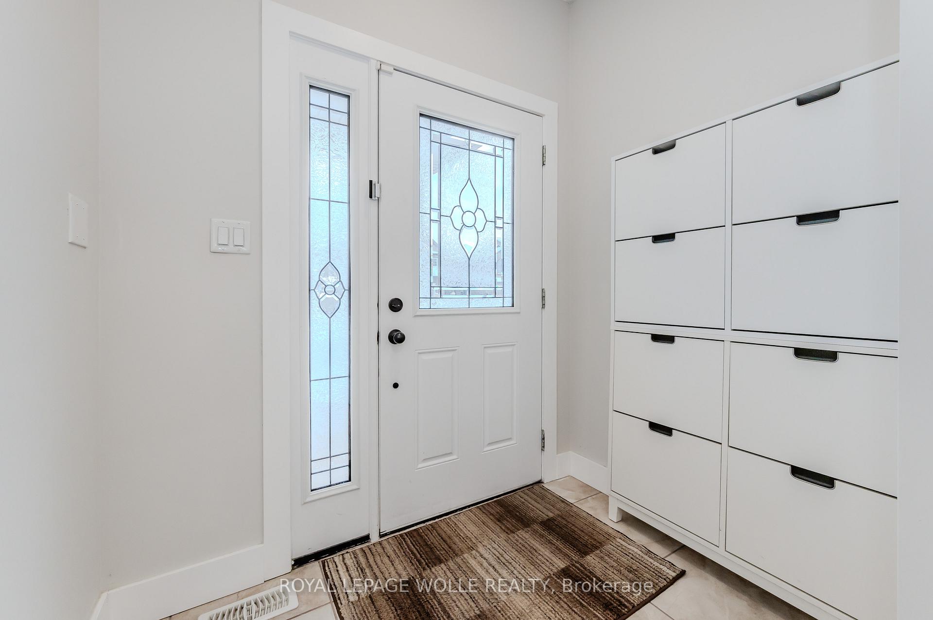 Photo 4 of 204 Cranbrook Street, Kitchener — HOMEH
