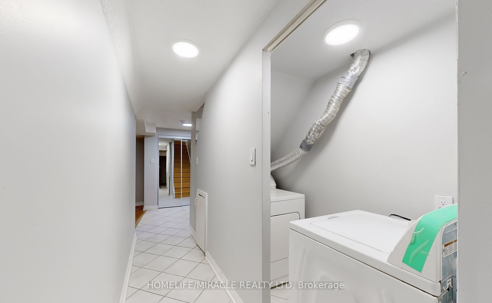 Photo 33 of 20 Nadia Place, Brampton, Westgate — HOMEH