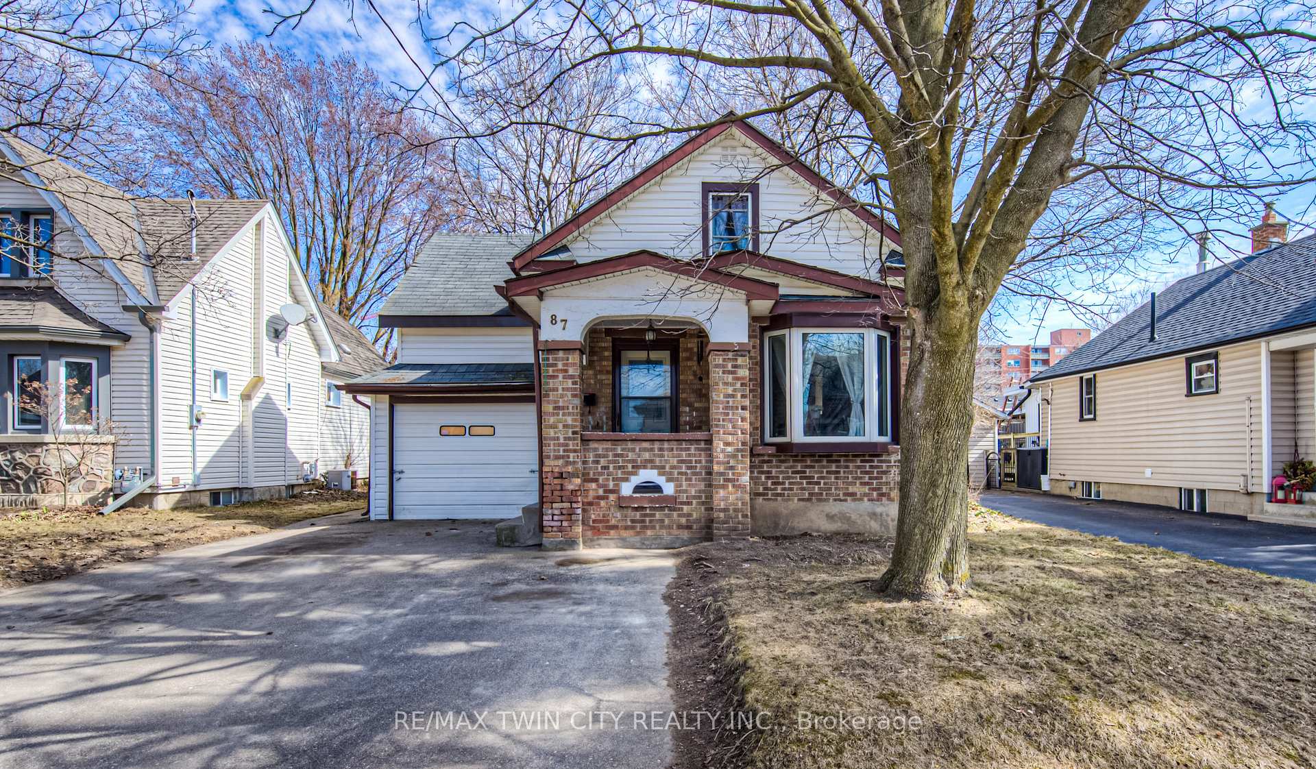 Photo 2 of 87 6 Avenue, Kitchener — HOMEH