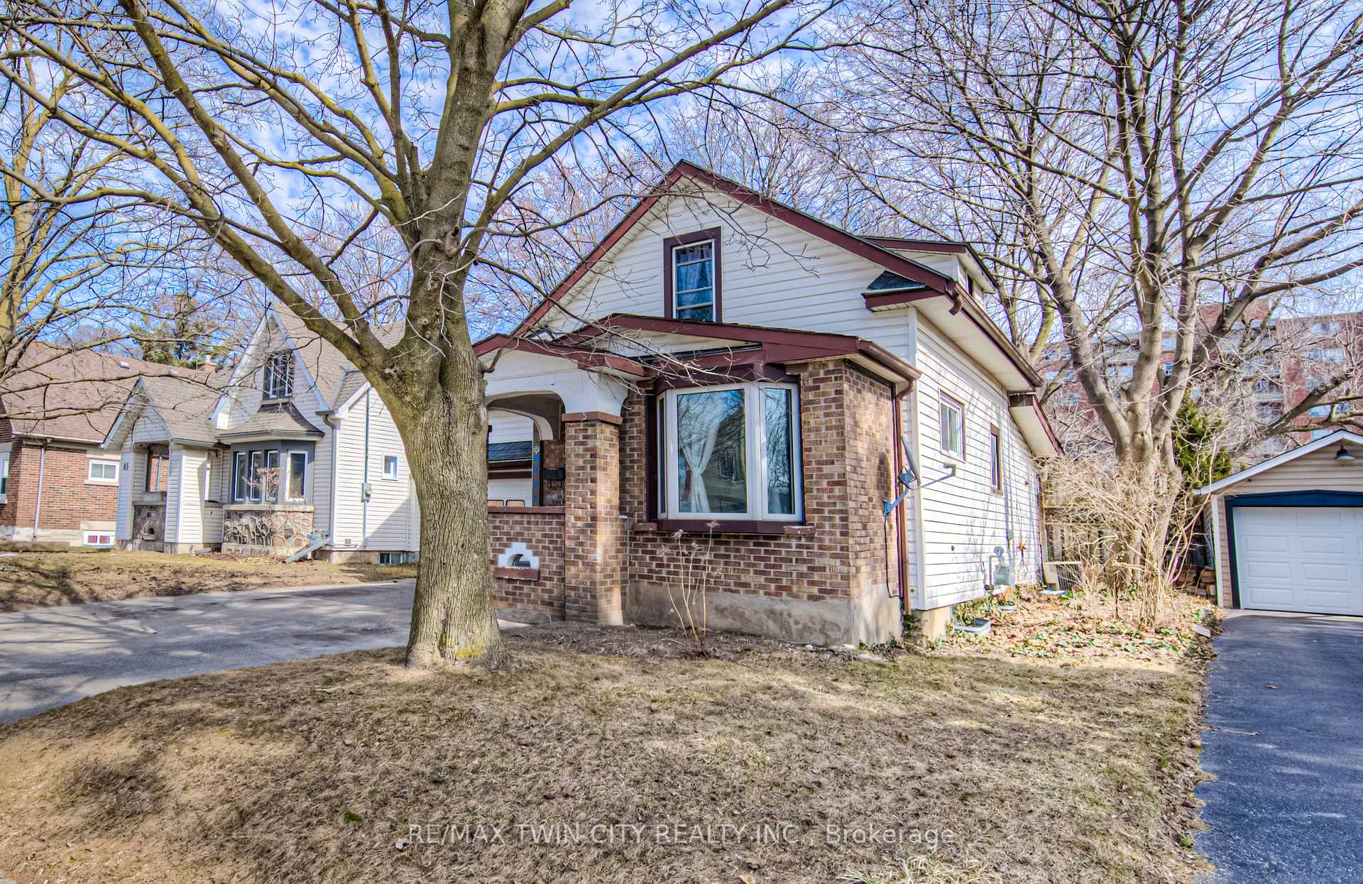 Photo 3 of 87 6 Avenue, Kitchener — HOMEH