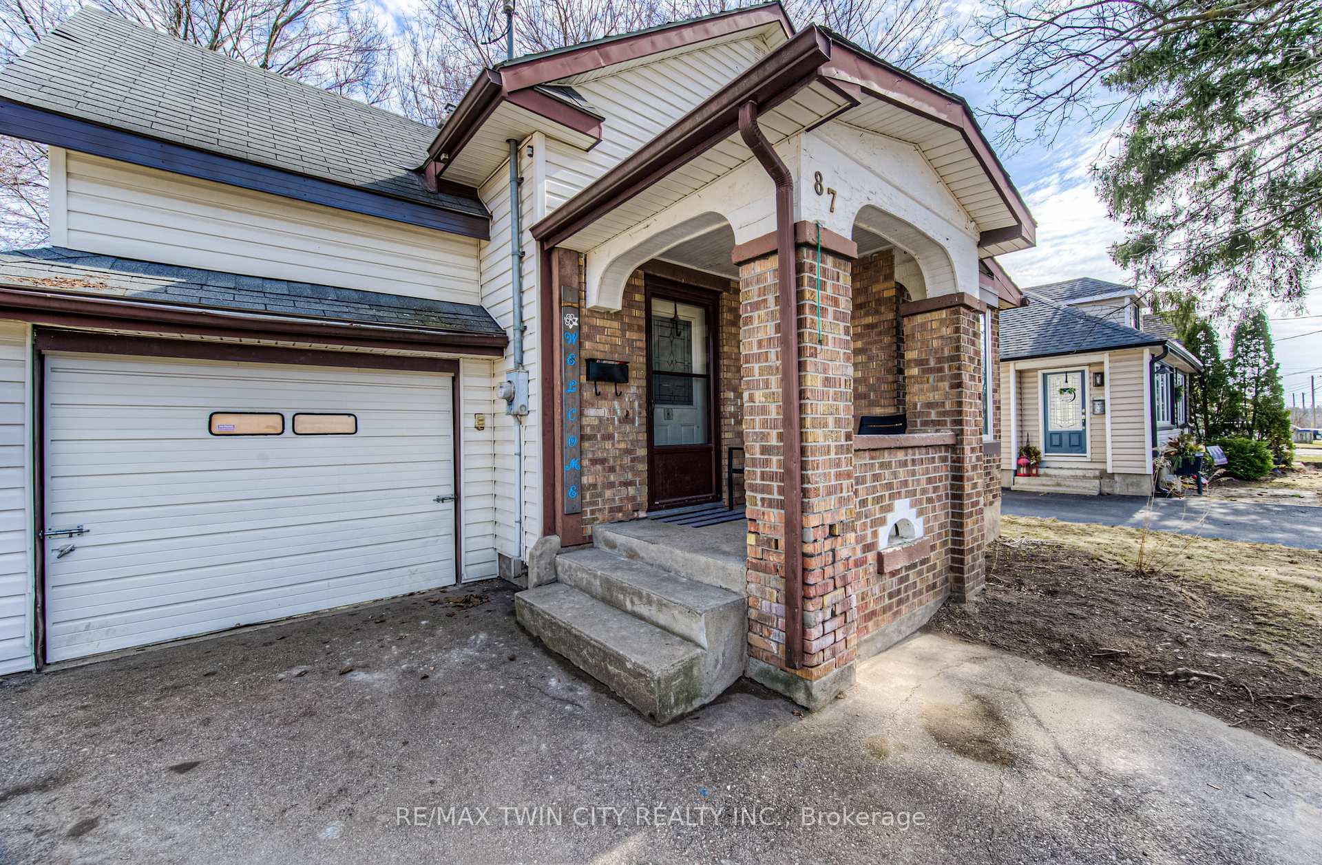 Photo 4 of 87 6 Avenue, Kitchener — HOMEH