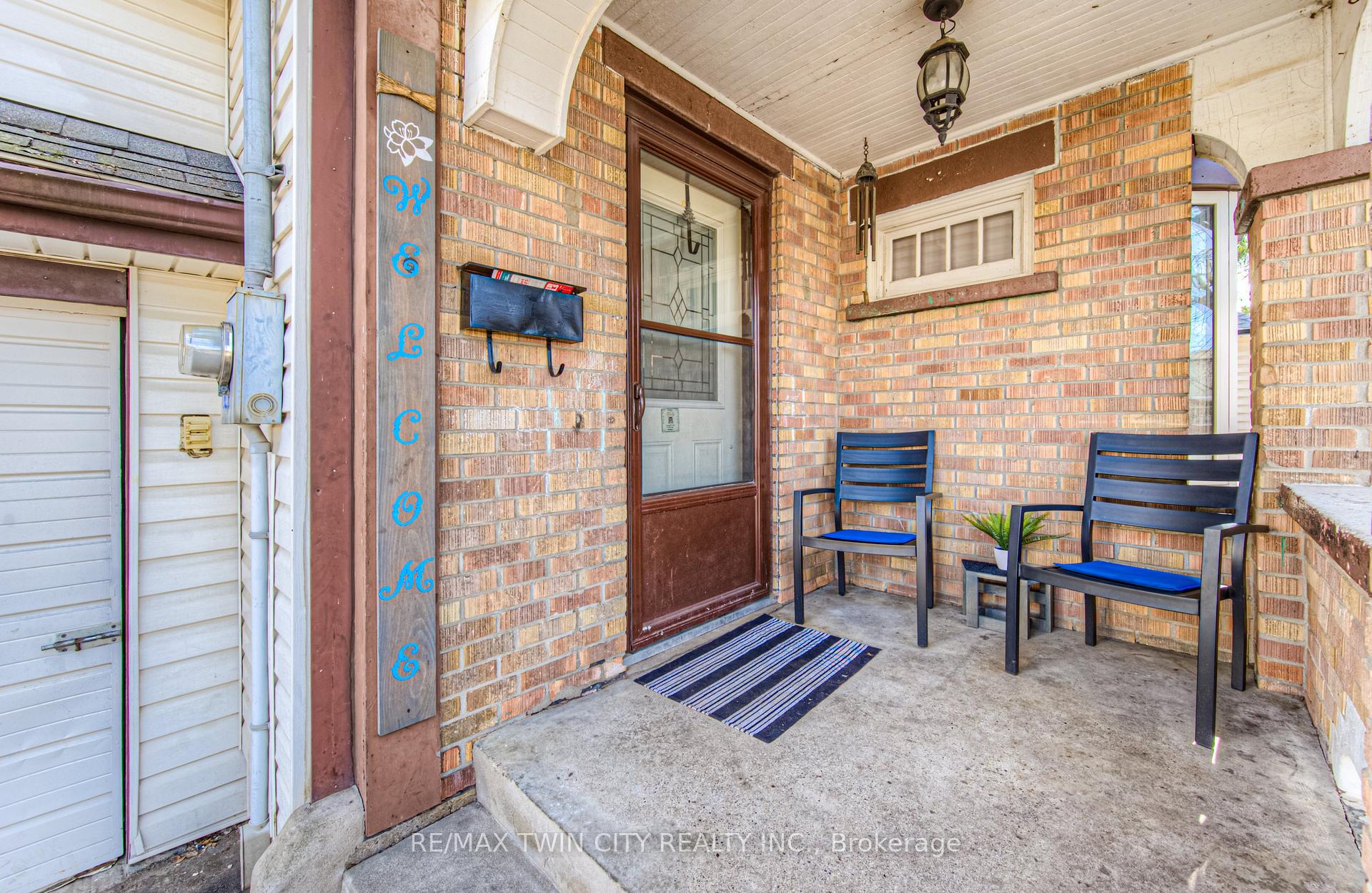 Photo 5 of 87 6 Avenue, Kitchener — HOMEH