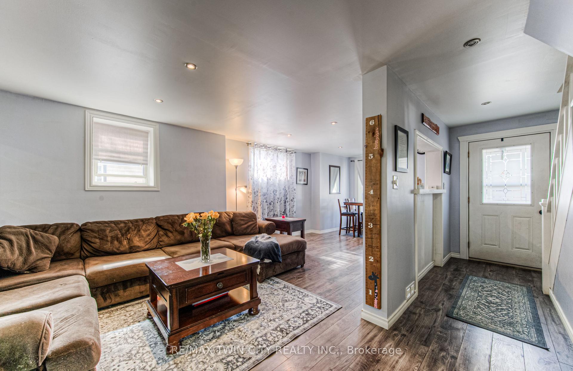 Photo 8 of 87 6 Avenue, Kitchener — HOMEH