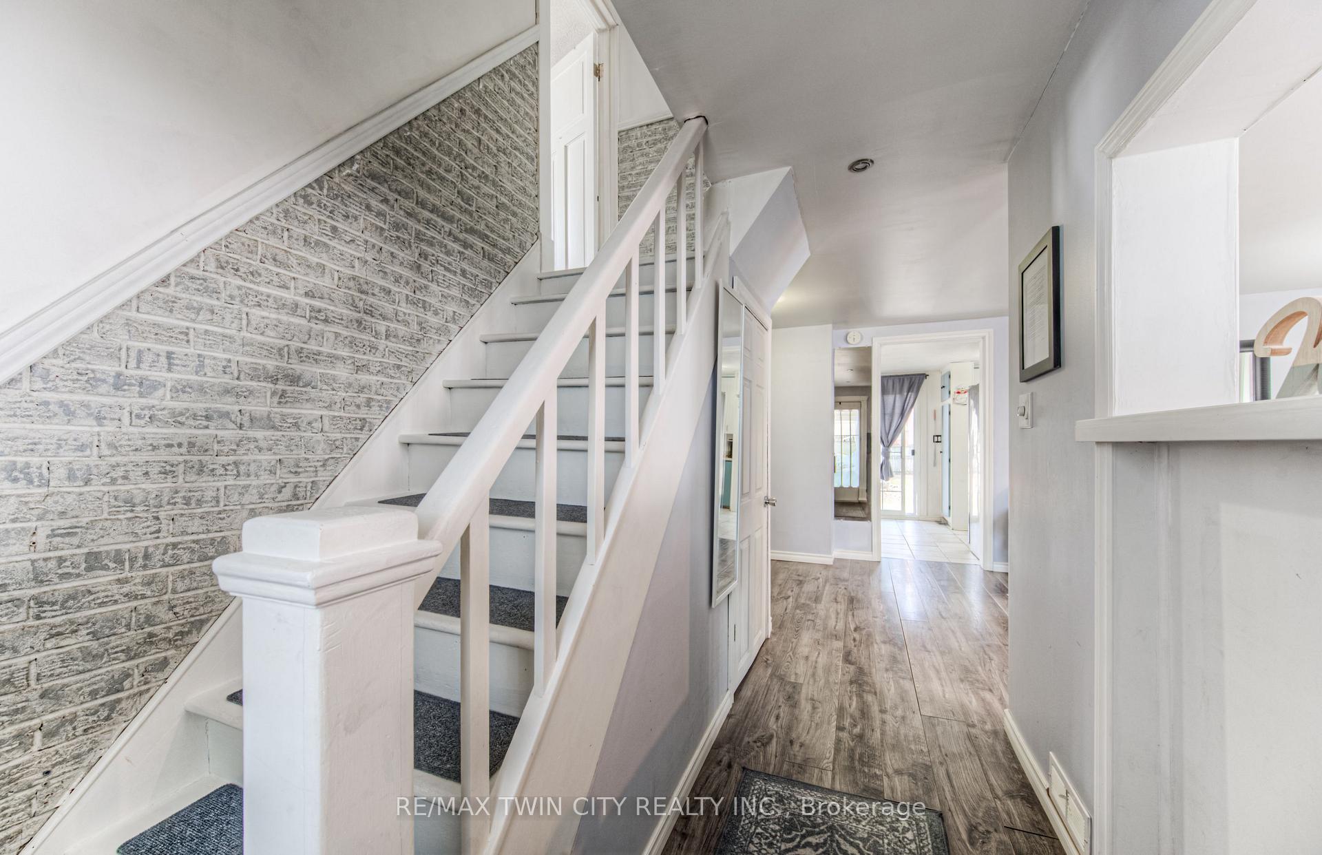 Photo 10 of 87 6 Avenue, Kitchener — HOMEH
