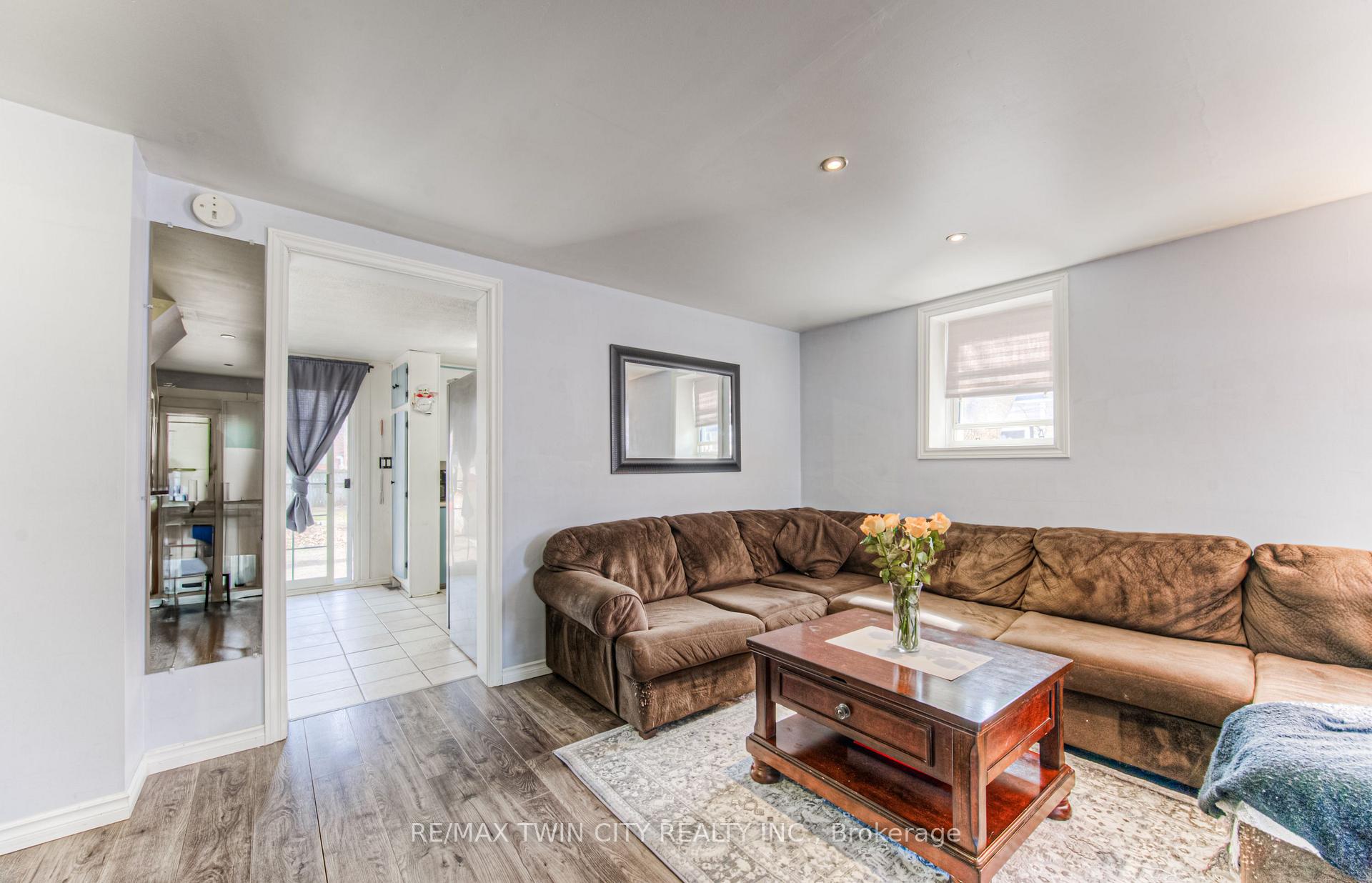 Photo 11 of 87 6 Avenue, Kitchener — HOMEH