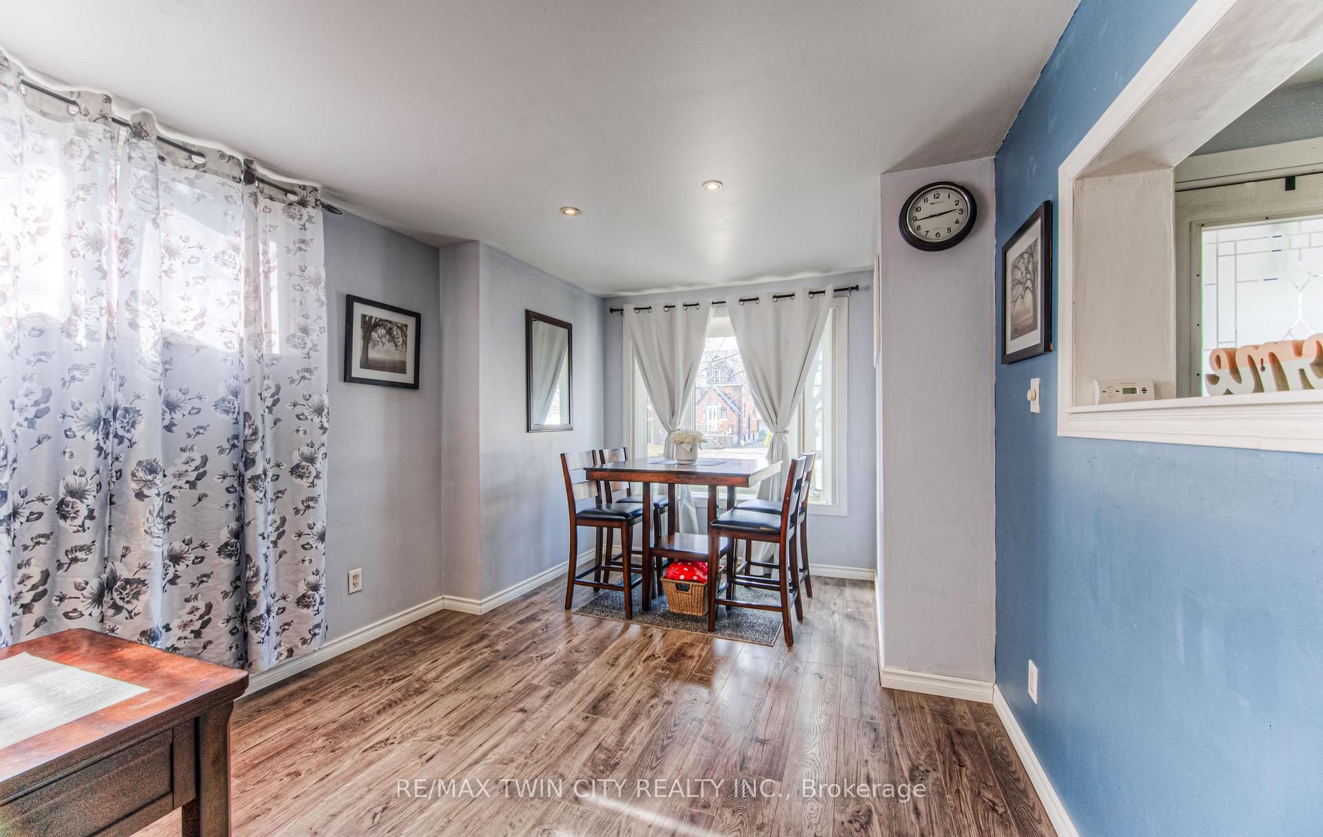 Photo 13 of 87 6 Avenue, Kitchener — HOMEH