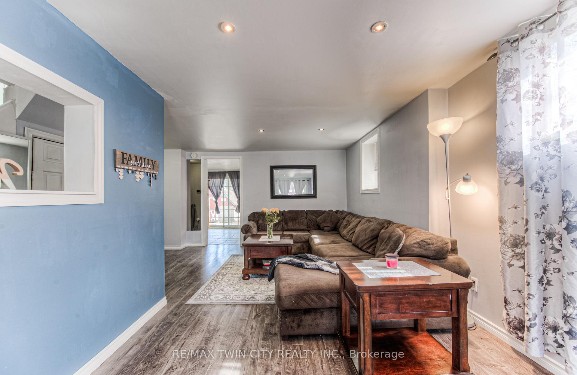 Photo 15 of 87 6 Avenue, Kitchener — HOMEH