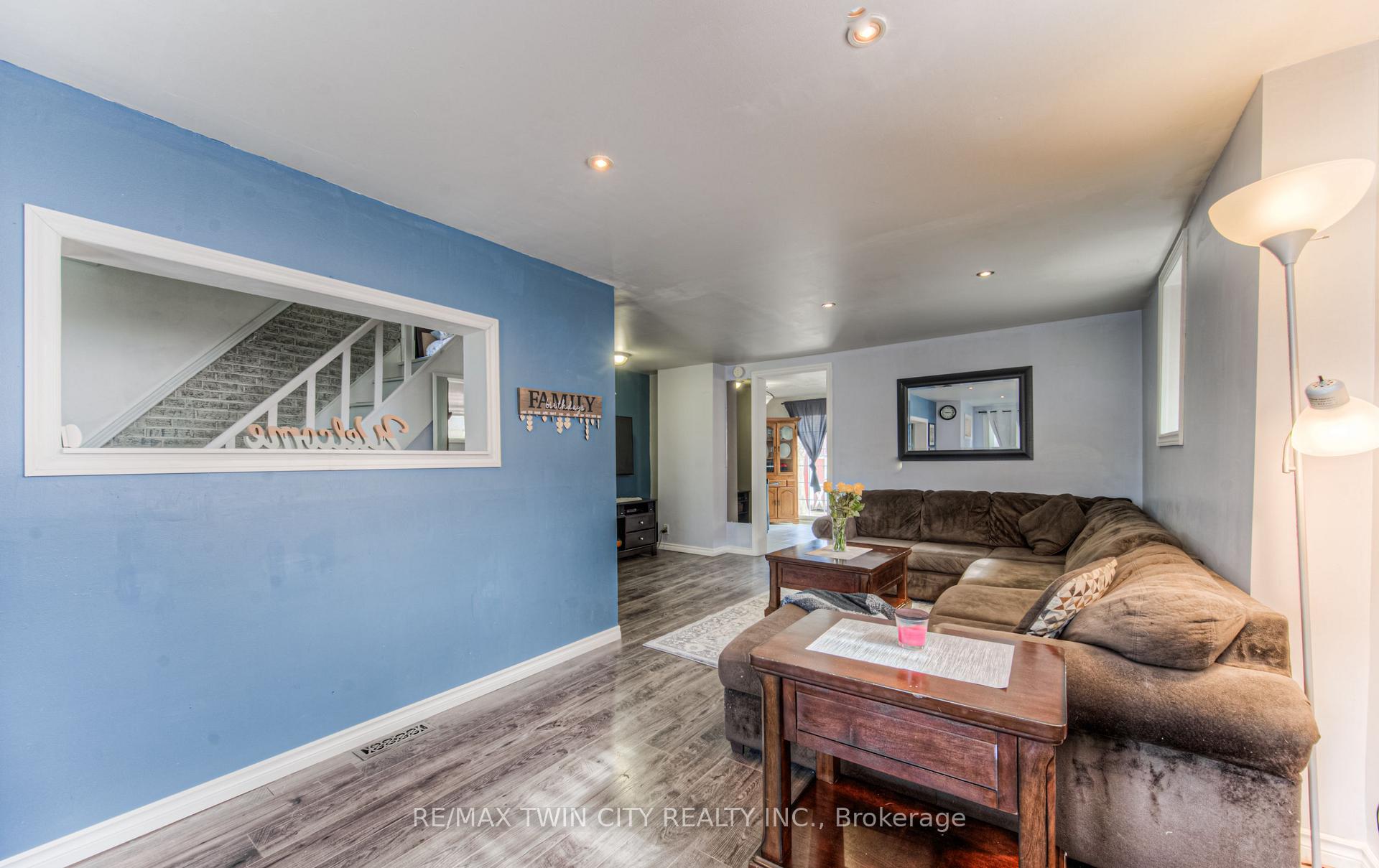Photo 17 of 87 6 Avenue, Kitchener — HOMEH