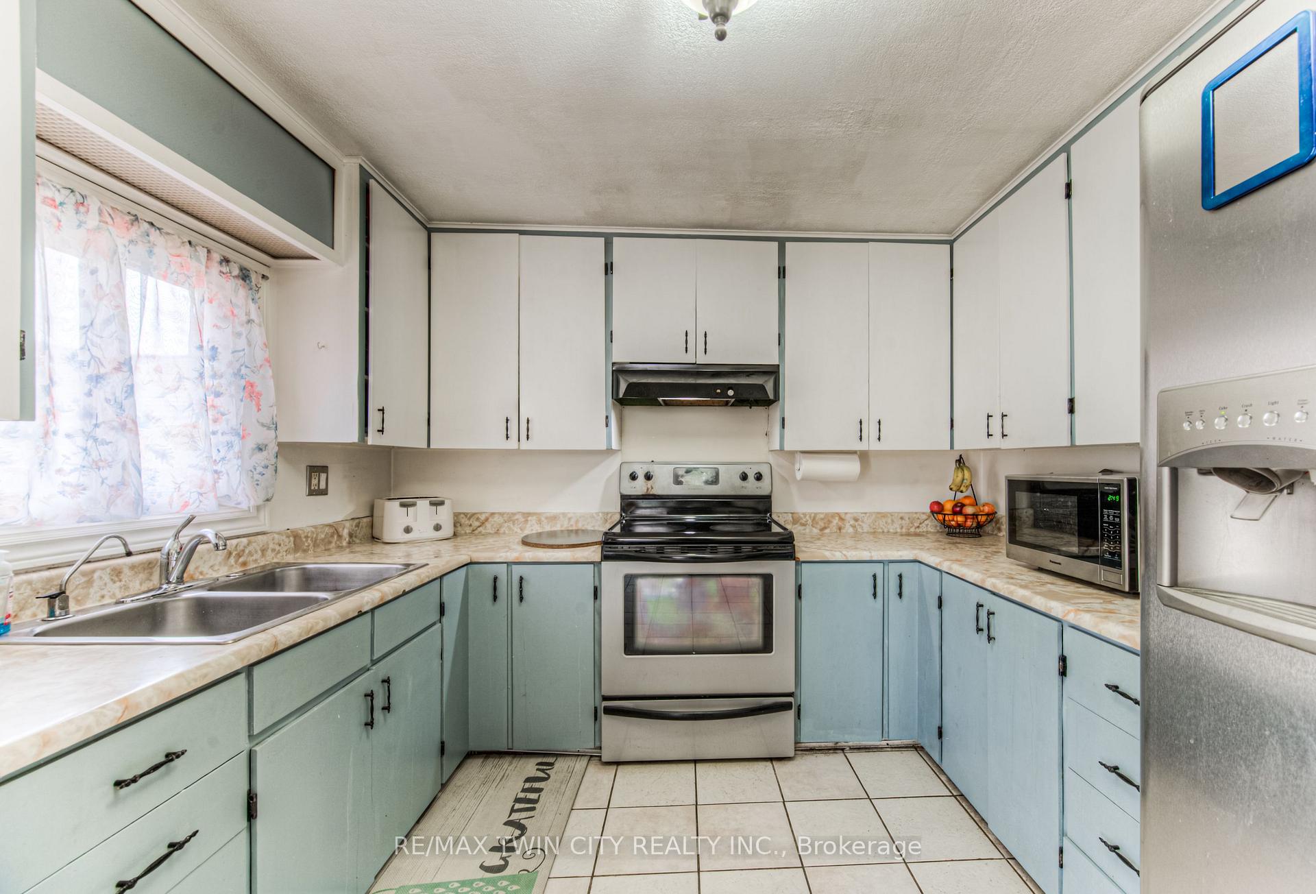 Photo 21 of 87 6 Avenue, Kitchener — HOMEH