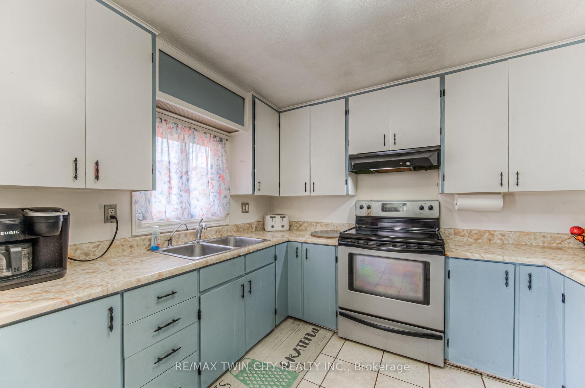 Photo 22 of 87 6 Avenue, Kitchener — HOMEH