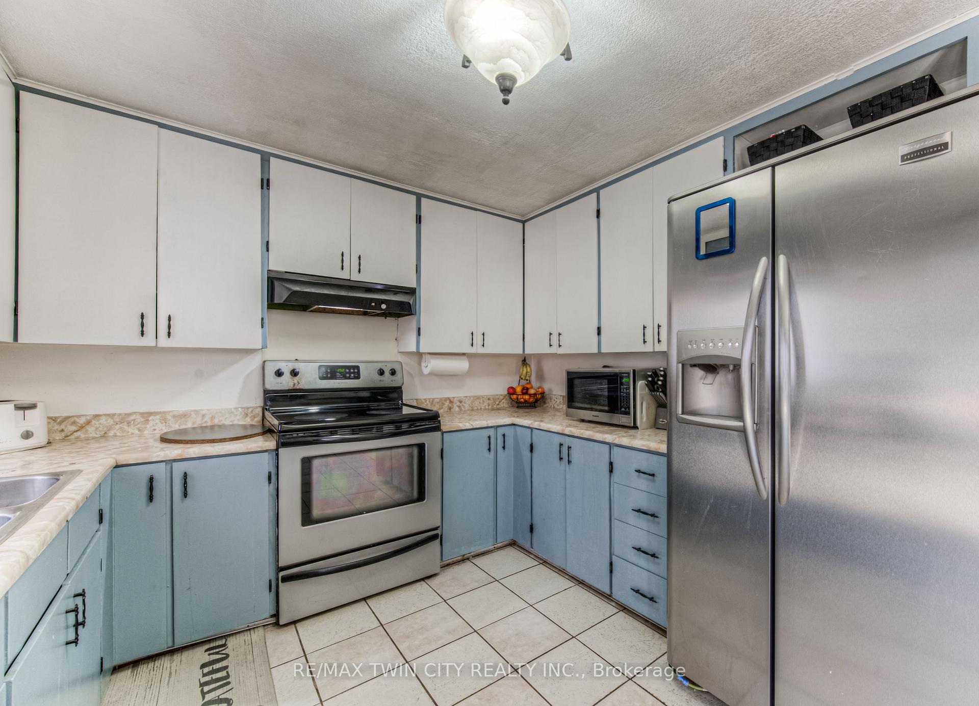 Photo 23 of 87 6 Avenue, Kitchener — HOMEH