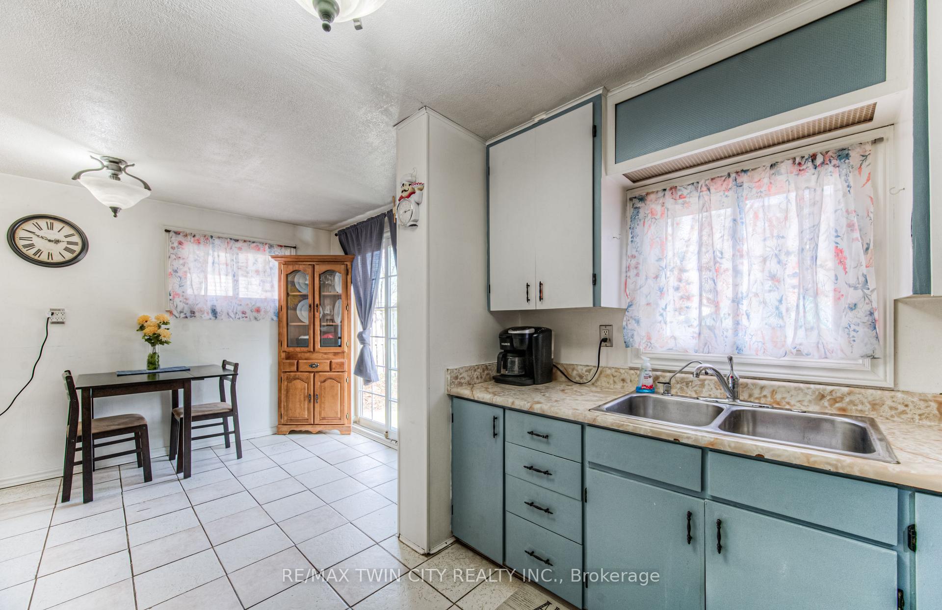 Photo 24 of 87 6 Avenue, Kitchener — HOMEH