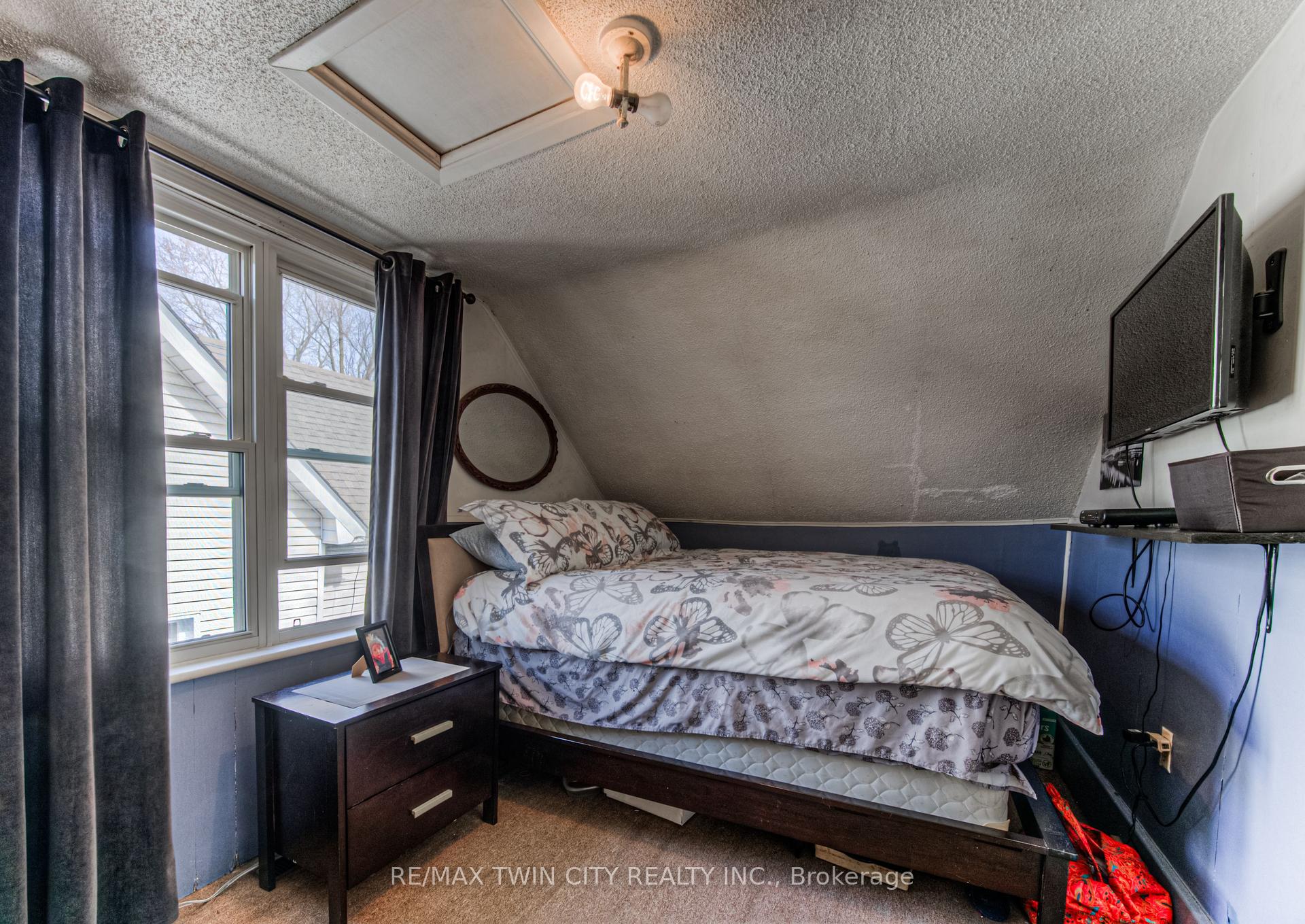 Photo 27 of 87 6 Avenue, Kitchener — HOMEH