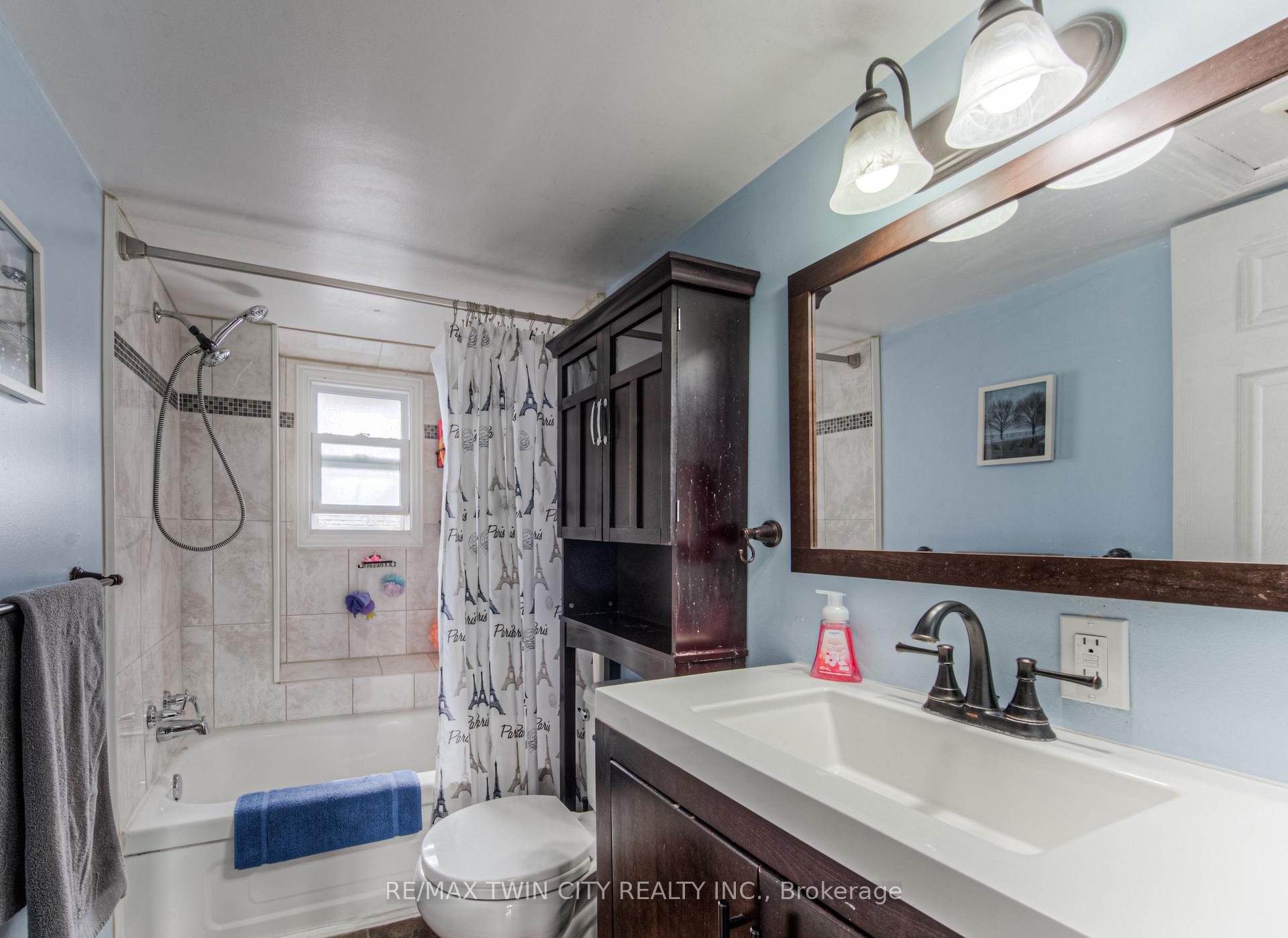 Photo 29 of 87 6 Avenue, Kitchener — HOMEH