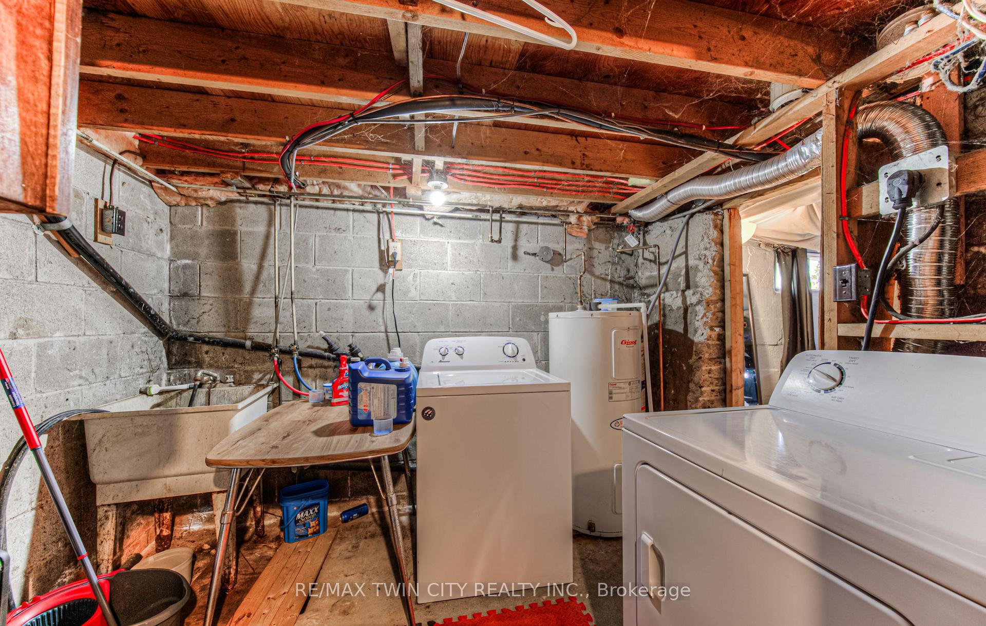 Photo 33 of 87 6 Avenue, Kitchener — HOMEH