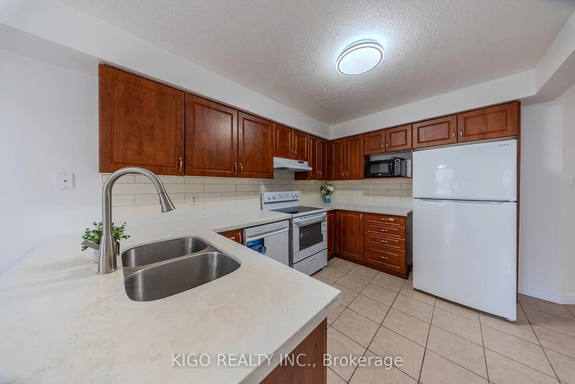 Photo 10 of Unit 13, 468 Doon South Drive, Kitchener, Doon South — HOMEH