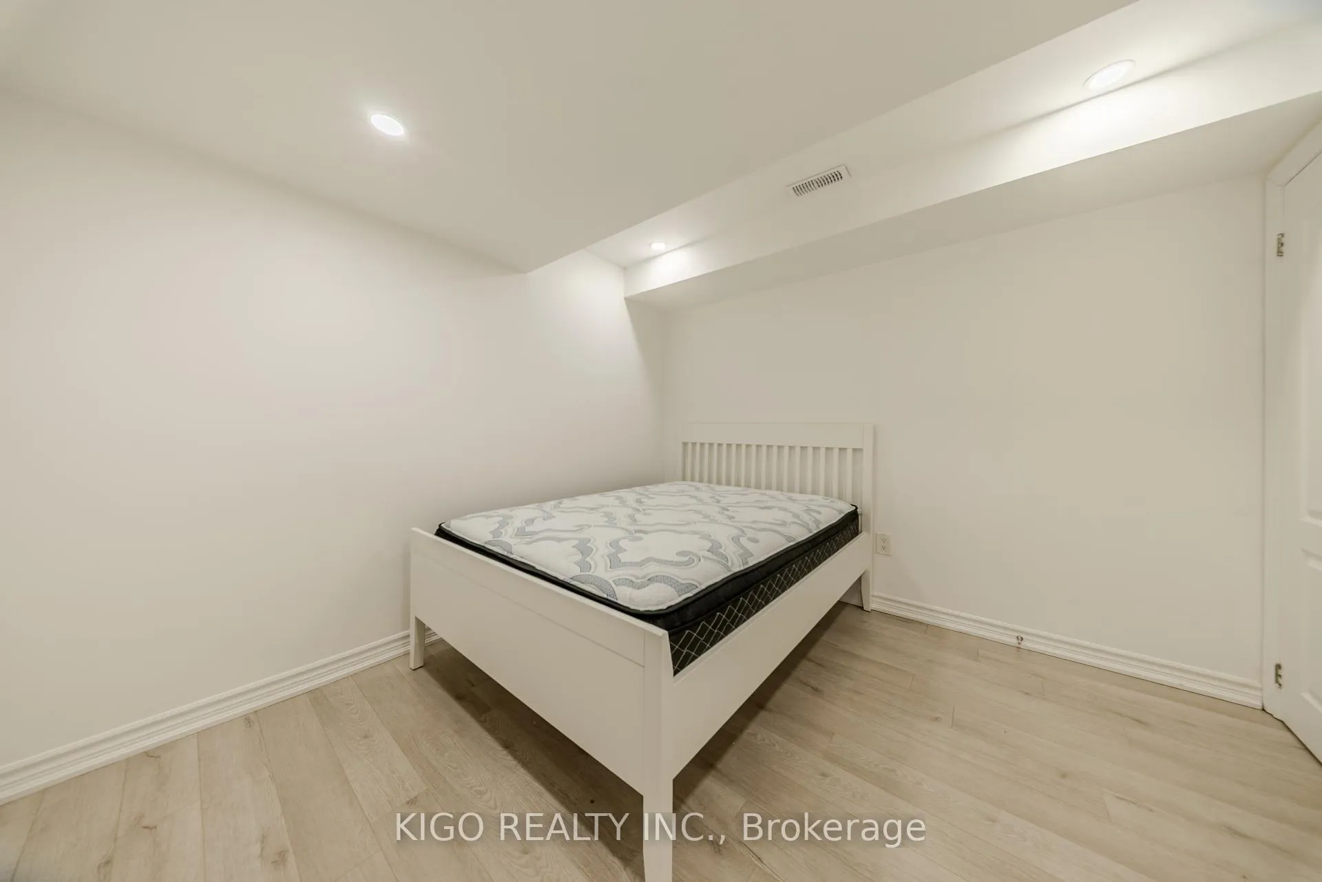 Photo 30 of Unit 13, 468 Doon South Drive, Kitchener, Doon South — HOMEH
