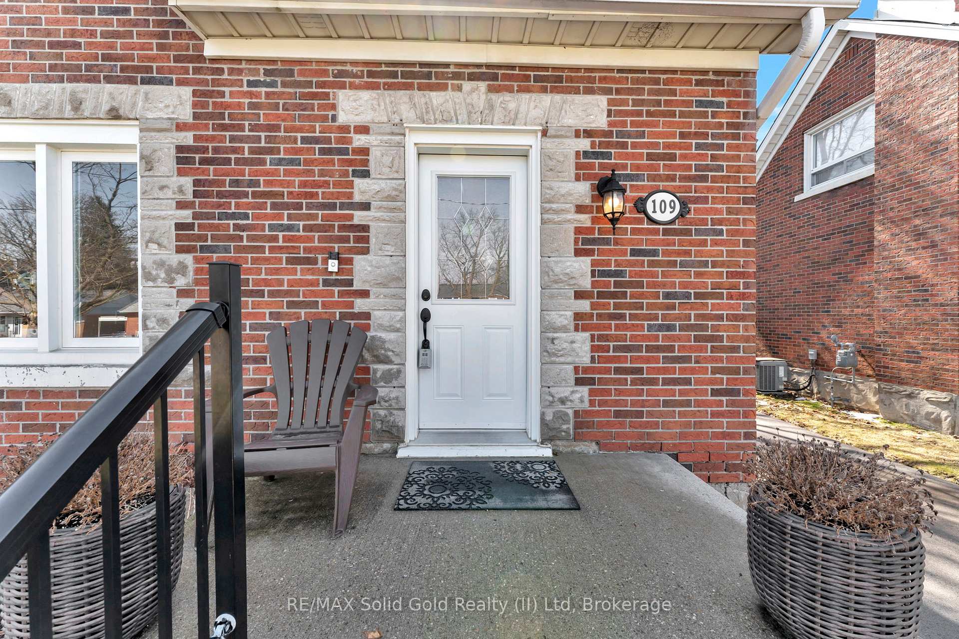 Photo 4 of 109 Adelaide Street, Kitchener, Victoria Hills — HOMEH