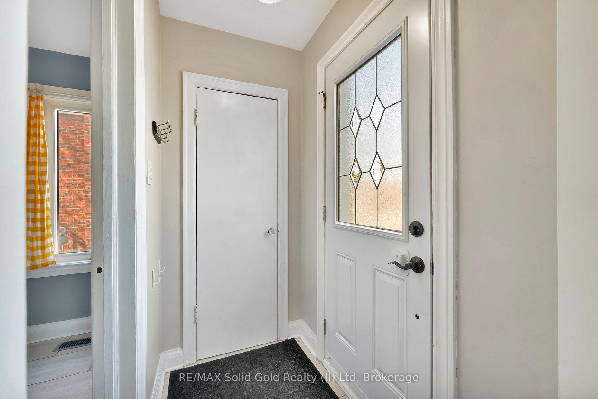 Photo 5 of 109 Adelaide Street, Kitchener, Victoria Hills — HOMEH