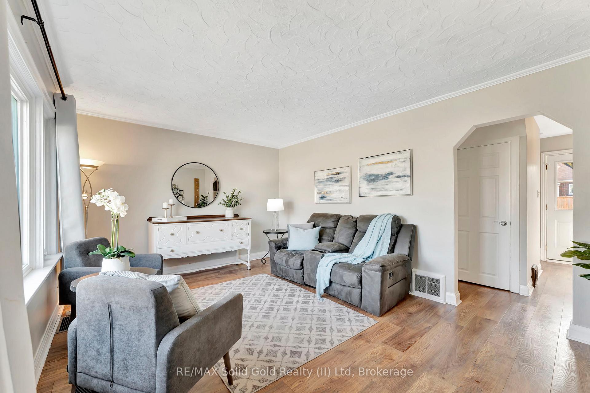 Photo 6 of 109 Adelaide Street, Kitchener, Victoria Hills — HOMEH